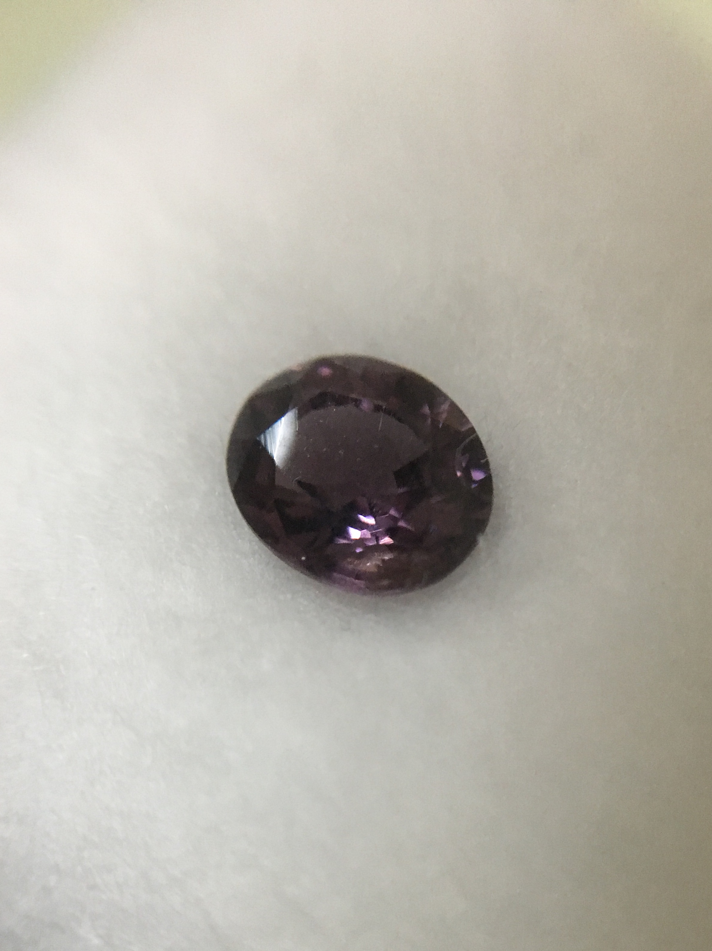SPINEL สปิเนลแท้ 0.68 กะรัต พลอยดิบเนื้อดี สีสวย ไฟดีมากค่ะ