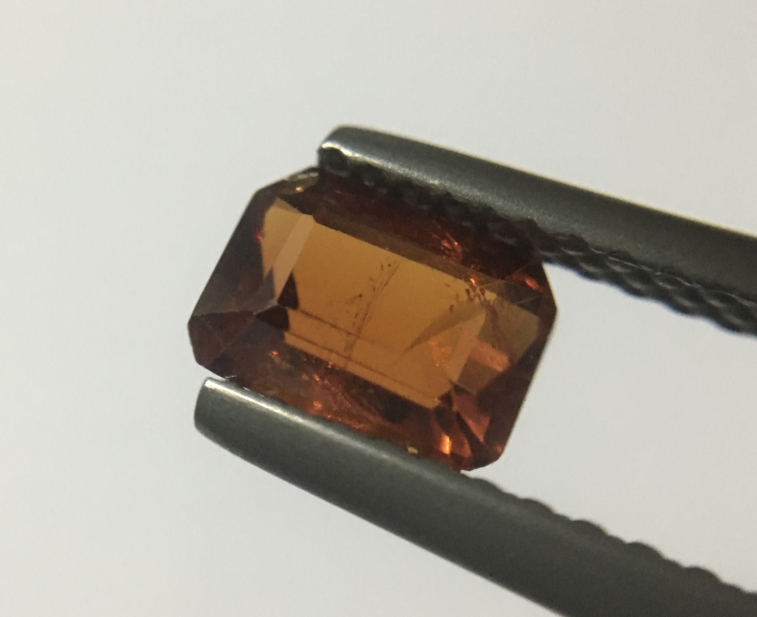 SPESSATITE สเปซซาไทต์ แท้ 0.9 กะรัต เจียรเหลี่ยมมรกต สีส้ม ไฟดี สวยคลาสสิคพลอยดิบธรรมชาติ น่าสะสม