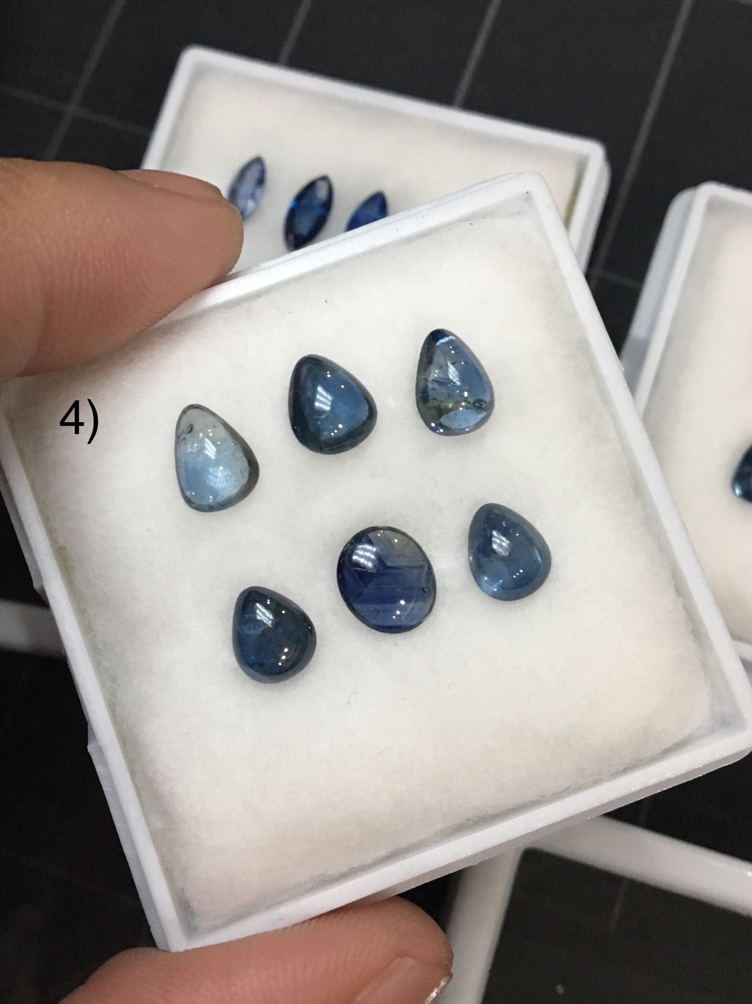 (ไพลินแท้ 990 ทุกกล่อง) ไพลินแท้ คละเชฟ คละไซส์ ราคาพิเศษเว่อร์ๆ ไม่พอใจยินดีคืนเงินจ้า