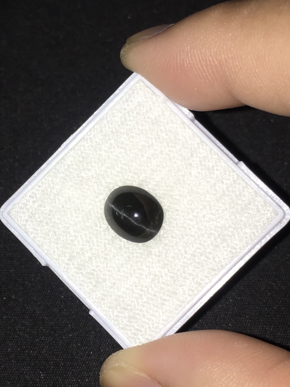 SCAPOLITE CAT’S EYE พลอยตาแมว แท้ 2.1 กะรัต สีดำสนิท เส้นตาคมบาง มีเสน่ห์มากๆค่ะ