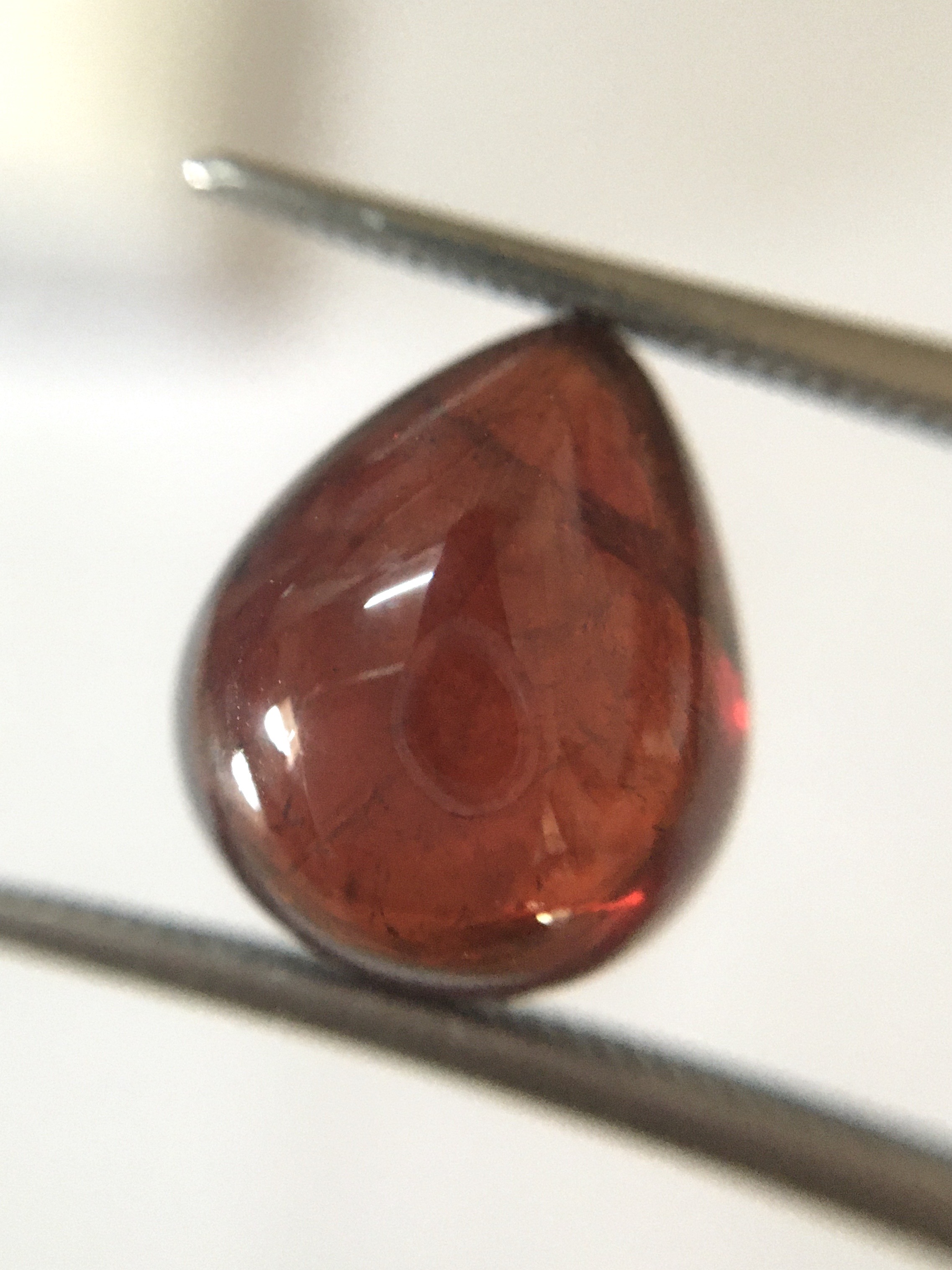 SPESSARTITE สเปซซาไทต์แท้ 6.39 กะรัต ทรงหยดน้ำหลังเบี้ยสีส้มจัด น่ารักมากค่ะ