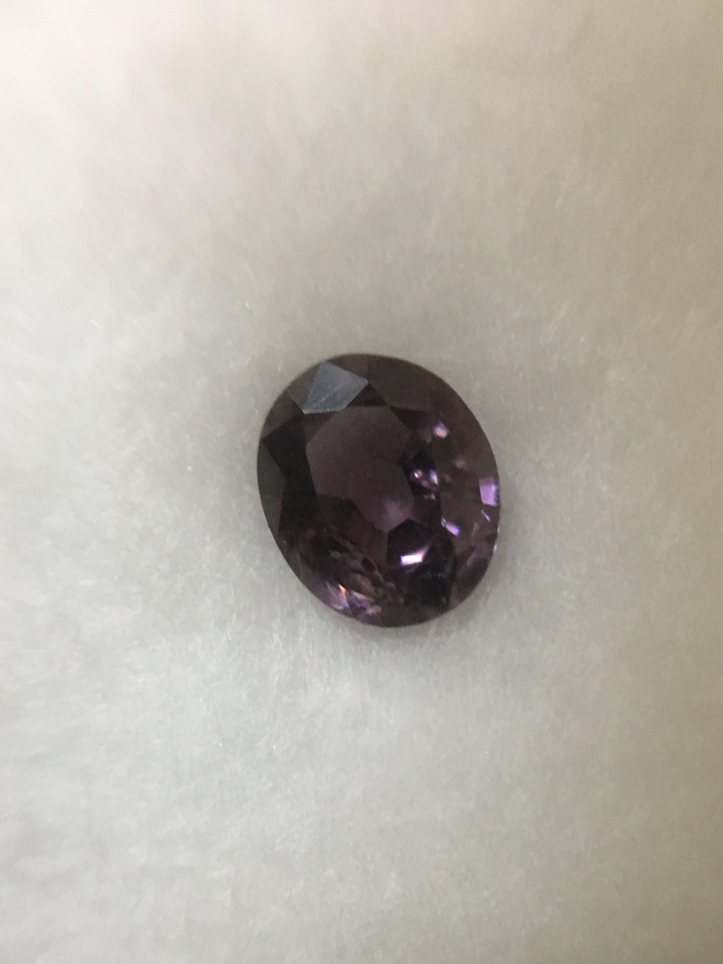 SPINEL สปิเนลแท้ 0.68 กะรัต พลอยดิบเนื้อดี สีสวย ไฟดีมากค่ะ