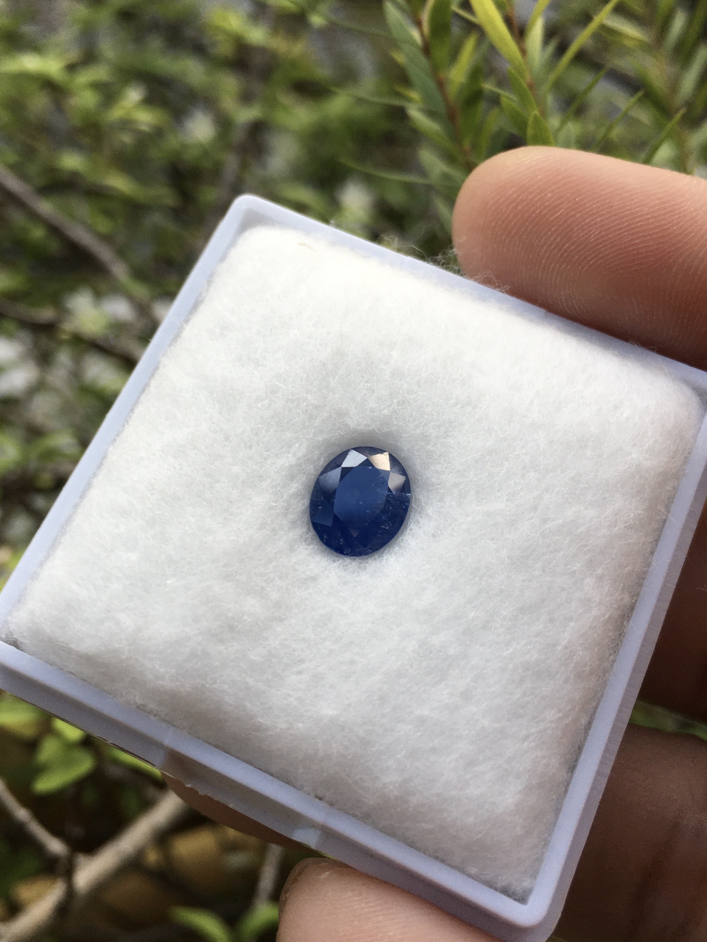 (990 เท่านั้น)ไพลินแท้ 1.5 กะรัต เนื้อแก้ว สีดี เหมาะสำหรับทำแหวนคุณผู้หญิง ไม่พอใจยินดีคืนเงิน