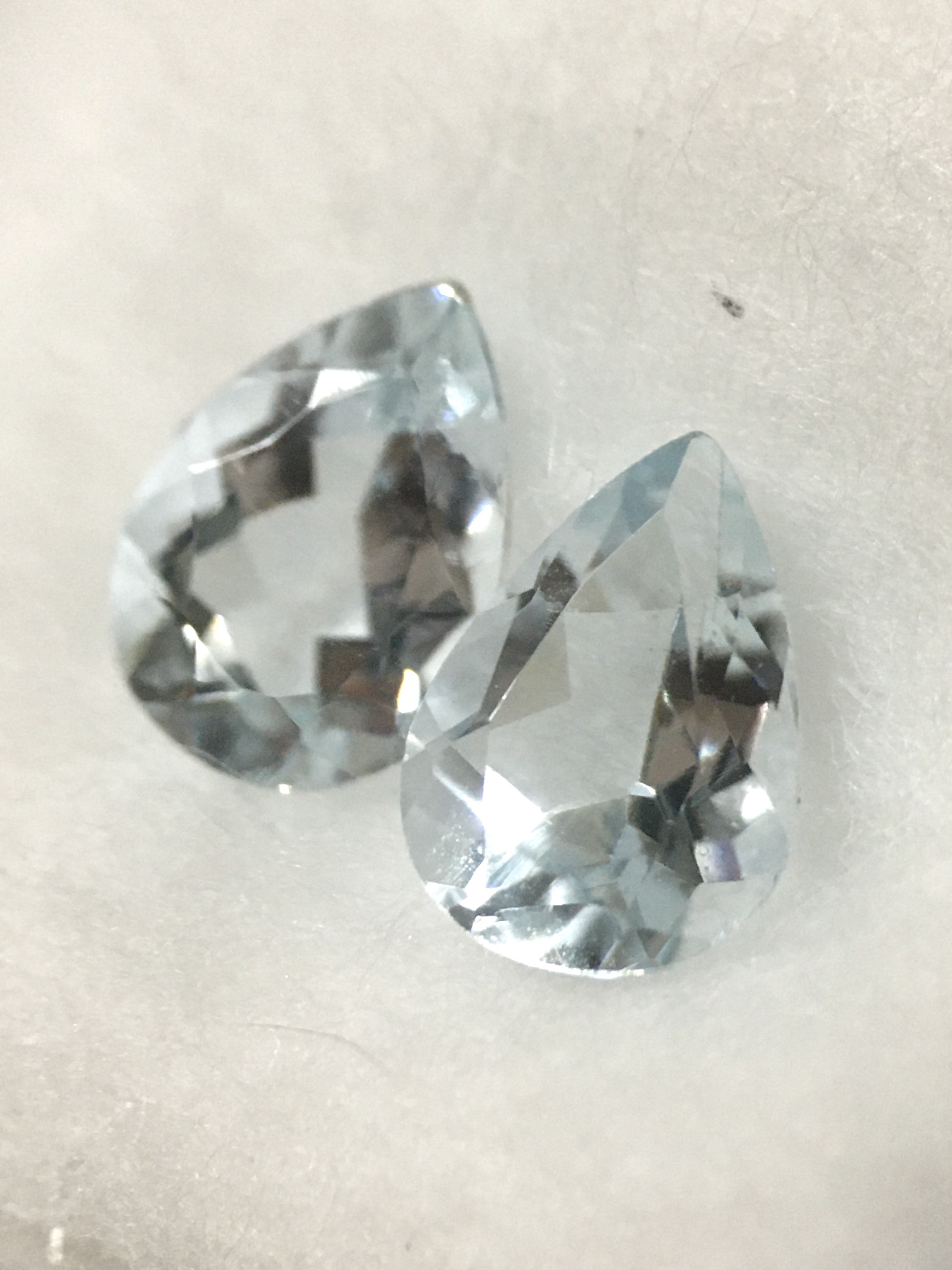 AQUAMARINE อความารีนแท้ 2 เม็ด 1.18 กะรัต ทรงหยดน้ำ เนื้อใส ไฟดี สีฟ้าอ่อนใส หวานม๊าก