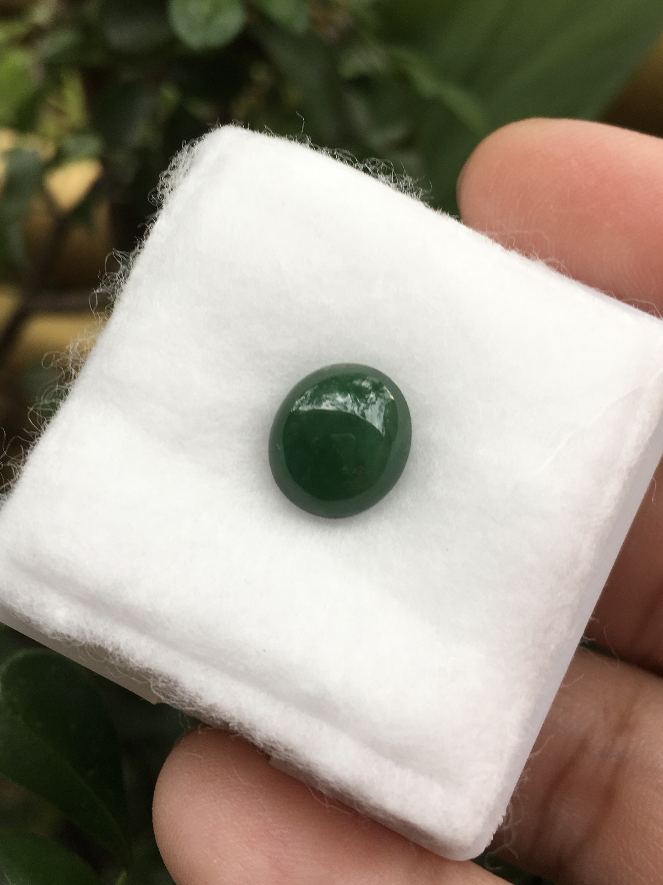 JADE หยกแท้ 3.15 กะรัต หยกพม่าสีสวยจัด เนื้อปัดเงาสวย ขนาดกำลังดี