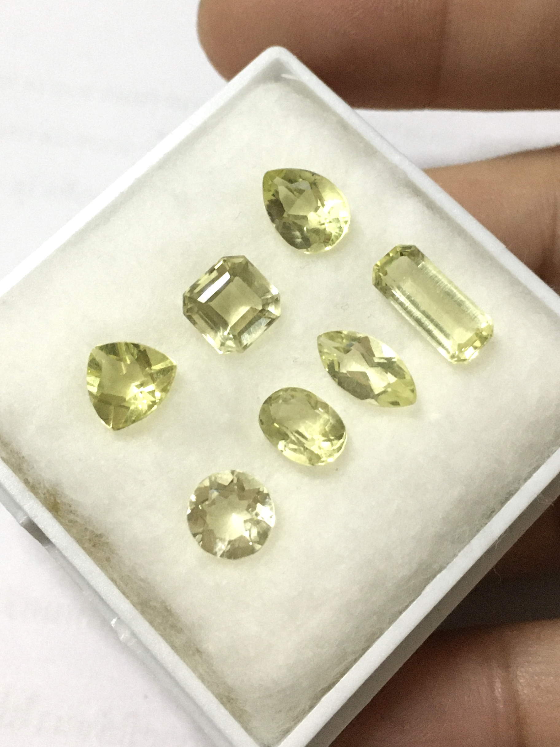 (หวานๆ วาเลนไทน์ เริ่มต้น 129 ) LEMON QUARTZ เลมอนควอทซ์ แท้ 7 เม็ด 7 เชพ สวยน่ารักไฟดีทุกเม็ดจ้า