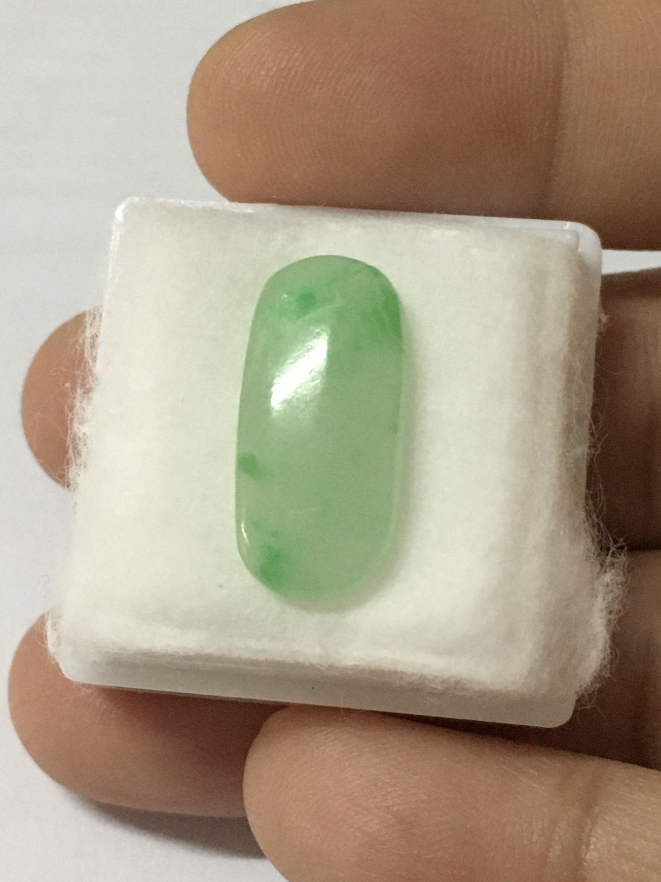 (สวยหวาน) JADE หยกแท้ 7.45 กะรัต หยกเขียวอ่อนเนื้อสวย ติดเขียวแอปเปิ้ล ทรงสวย