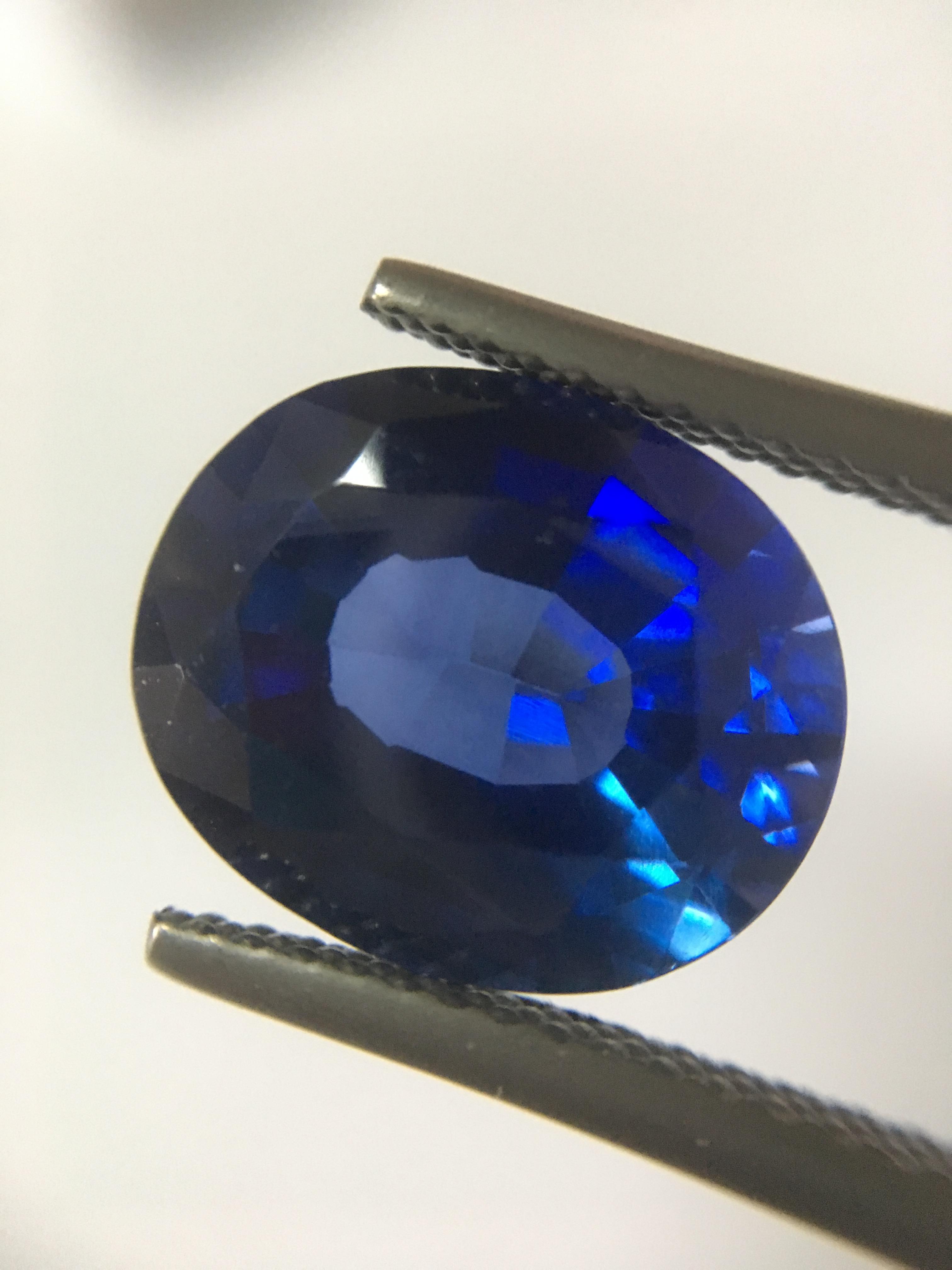 (พลอยโคลนนิ่ง สวยเหมือนยันเงา) ไพลินสังเคราะห์ 6.59 กะรัต เนื้อใส ไฟดี สีสวย เหมือนพลอยแท้ม๊ากก