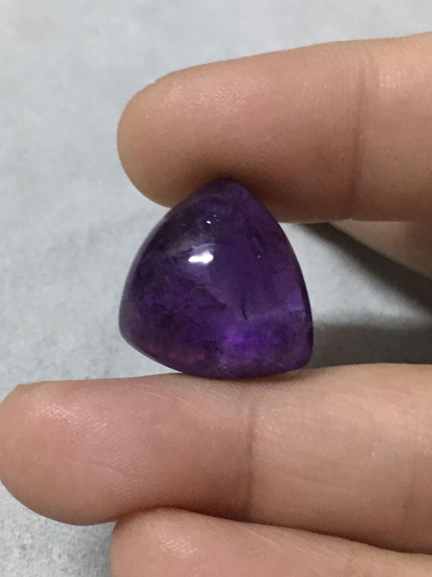 (ของขวัญปีใหม่) AMETHYST อเมทิสต์แท้ 19 กะรัต ทรงทริลเลี่ยน หลังเบี้ย สีสวยเม็ดอวบอ้วง น่ารักมากค่ะ