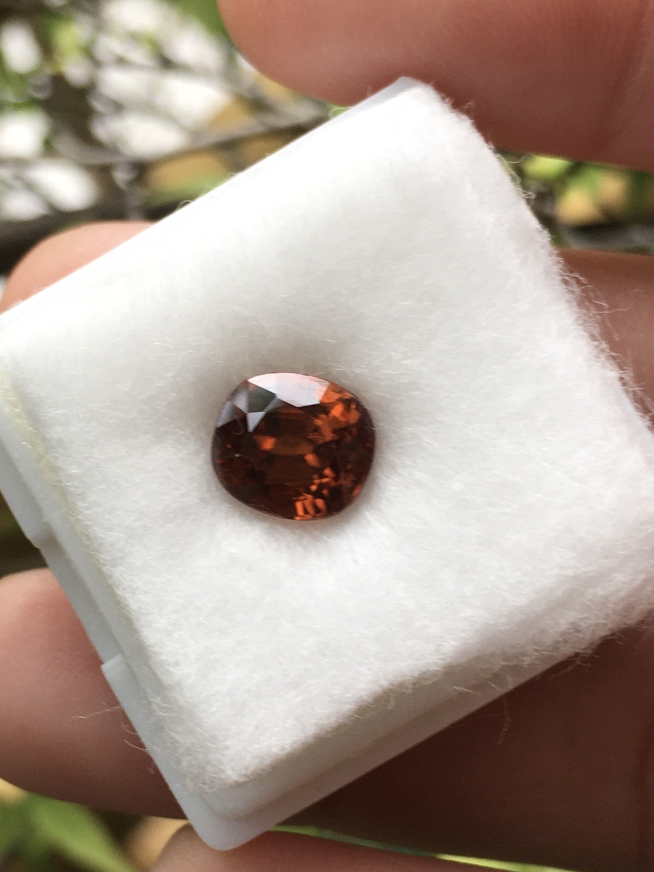 ZIRCON เพทาย แท้ 2.85 กะรัต พลอยดิบธรรมชาติ สีสดจัด เนื้อใส ไฟดี สวย น่าสะสม