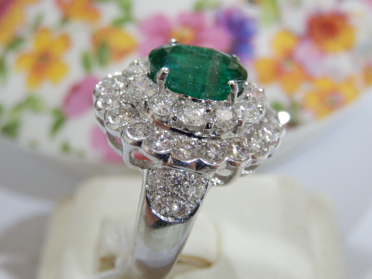 PP5401แหวนมรกตล้อมเพชรแท้ 2.11 กะรัตขาวใสไฟดี สวยเว่อร์วัง