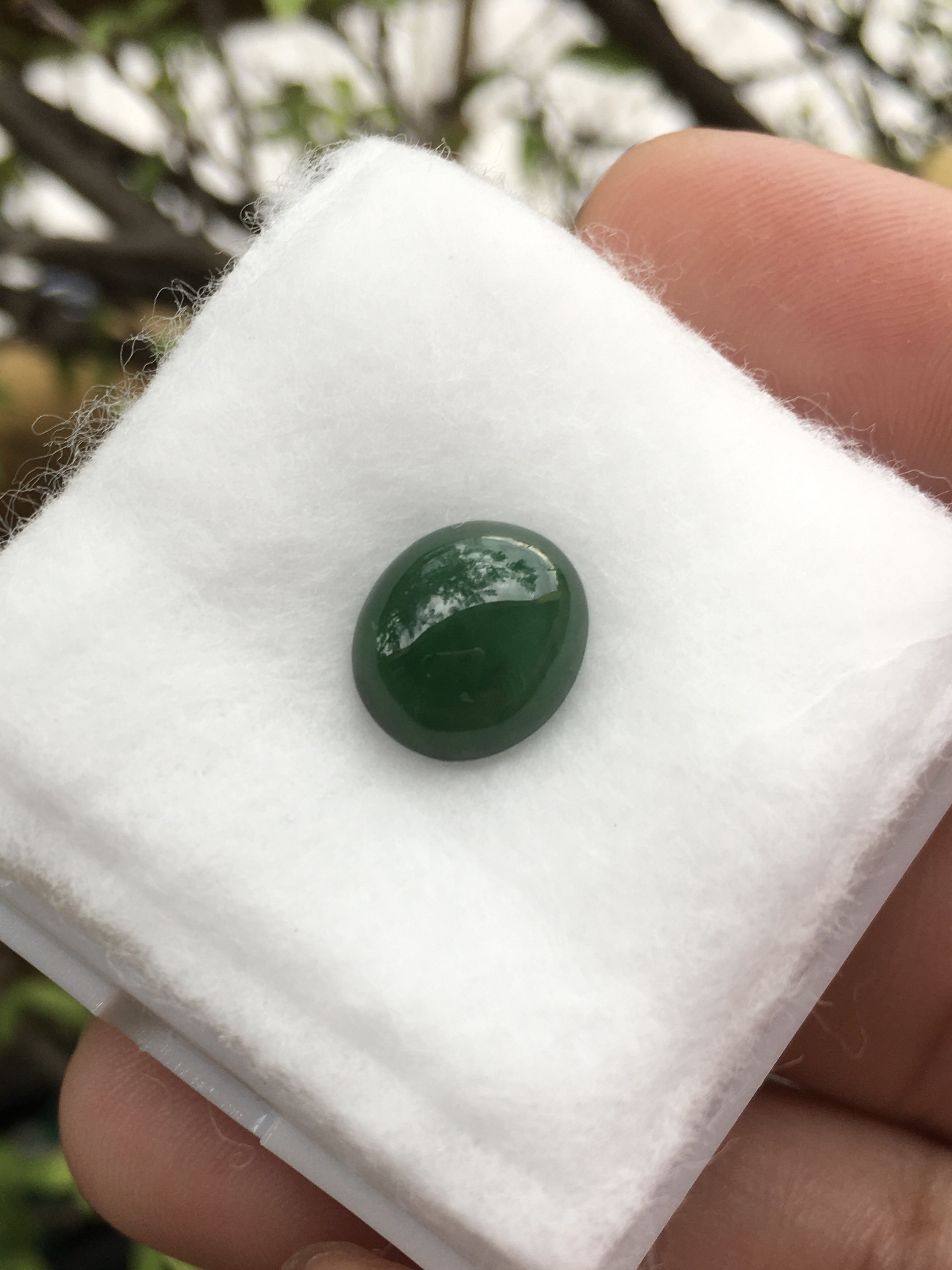 JADE หยกแท้ 3.15 กะรัต หยกพม่าสีสวยจัด เนื้อปัดเงาสวย ขนาดกำลังดี