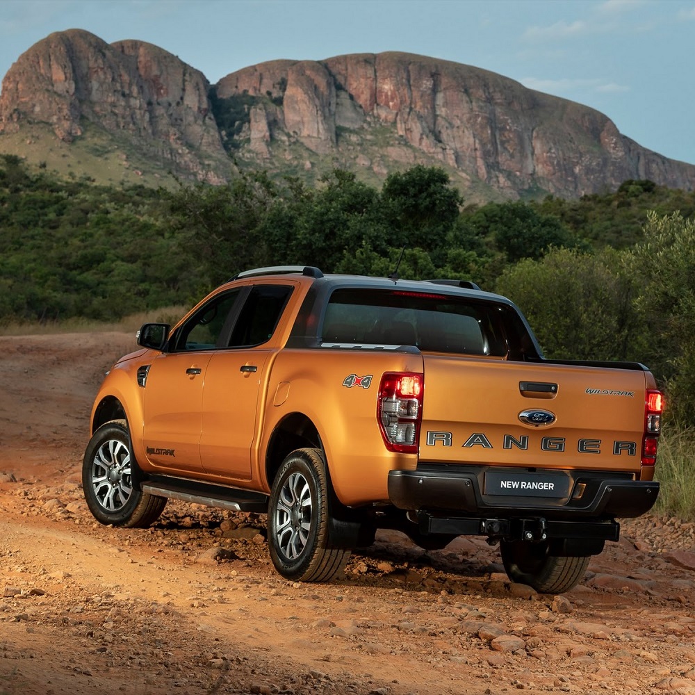 สวิทซ์ไฟเบรคเท้า FORD RANGER T7 ปี 2015-2017 (4 สาย)(1ชิ้น) แท้ / รูปจริง