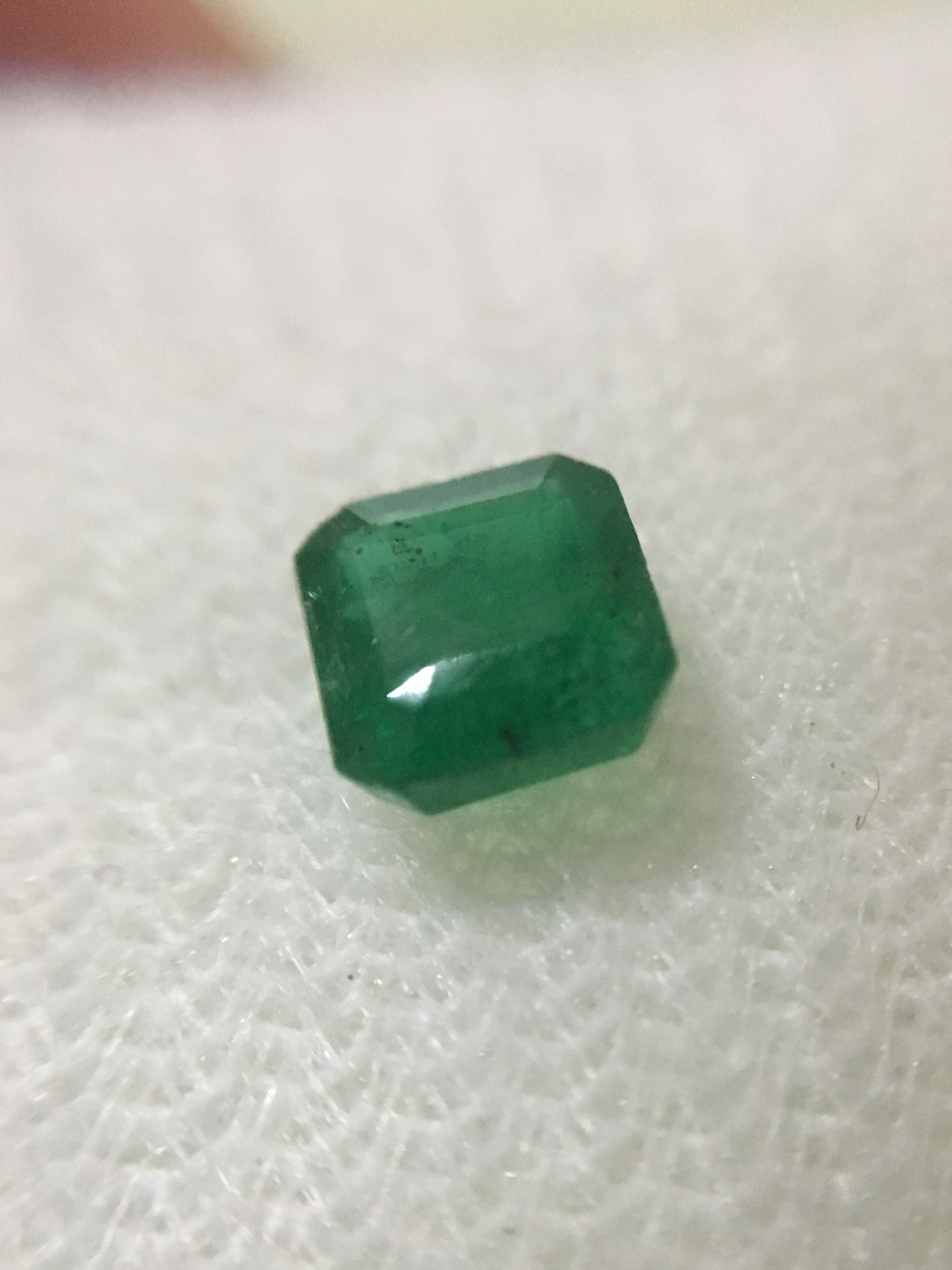 EMERALD มรกตแท้ 0.65 กะรัต พลอยดิบเนื้อดี สีสวย ไฟดีมากค่ะ