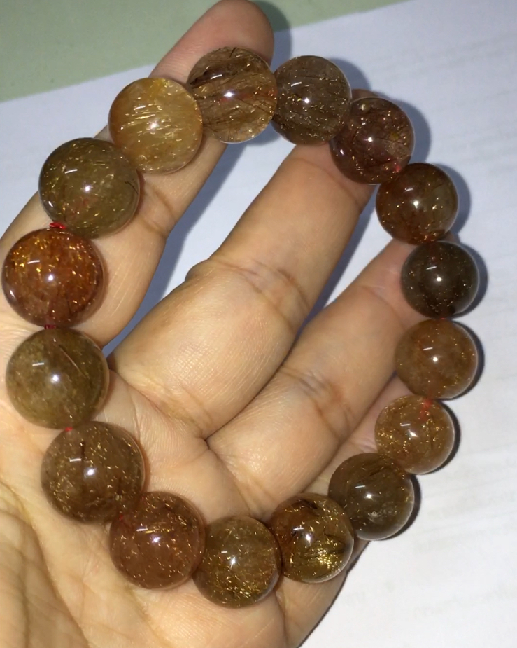 (สวยคุ้ม) ข้อมือหินนำโชค ไหมสามกษัตริย์ 13.5 มม.เส้นนี้เล่นไฟระยิบระยับมากค่ะ เส้นใหญ่ ราคาพิเศษ