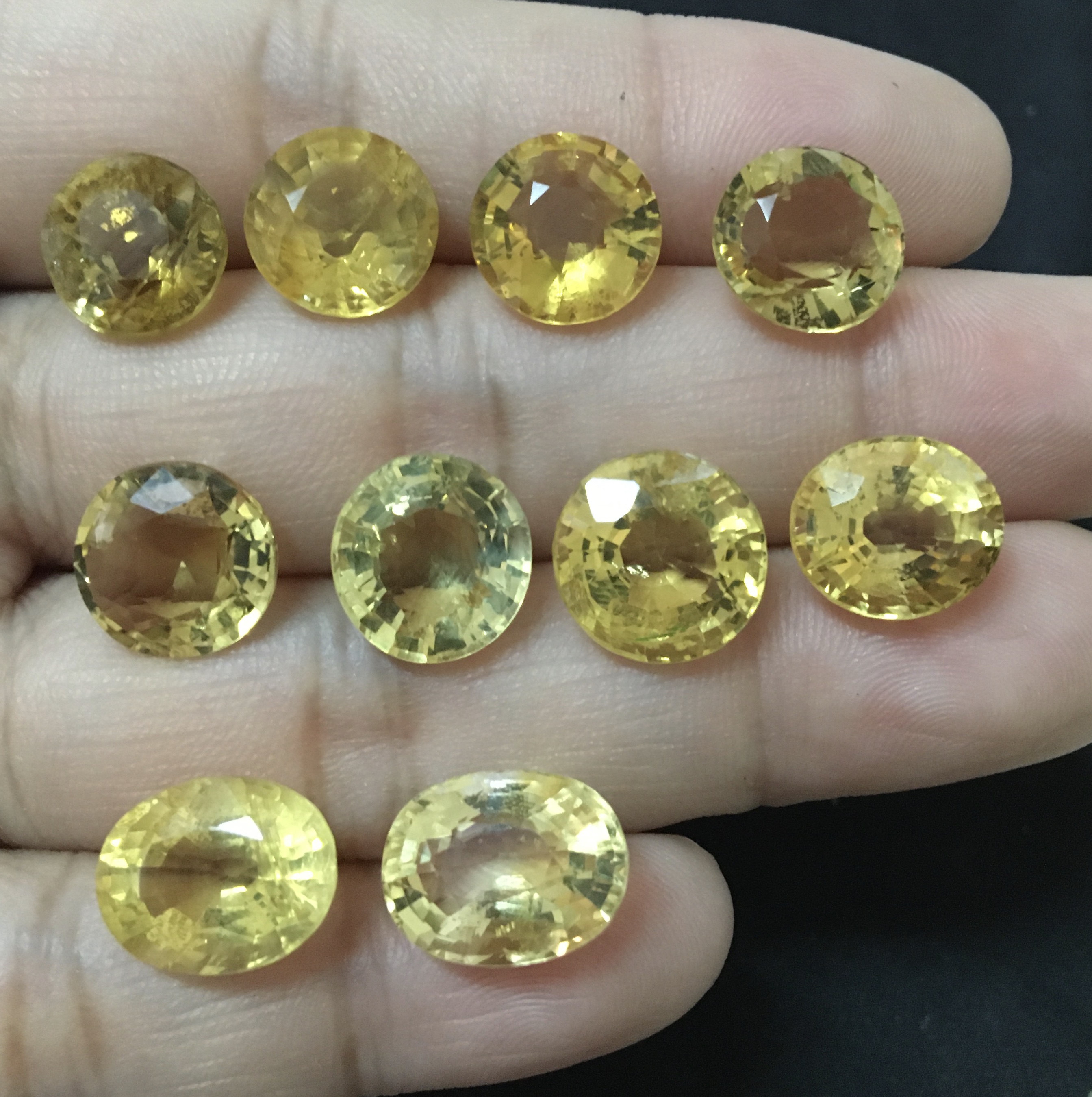 (มาใหม่ค่ะ เม็ดละ 390) ซิทรินแท้ สี light gold 10 เม็ดหนักรวม 38 กะรัต สีทอง หวาน เล่นไฟวิบวับ ไม่พอใจยินดีคืนเงิน