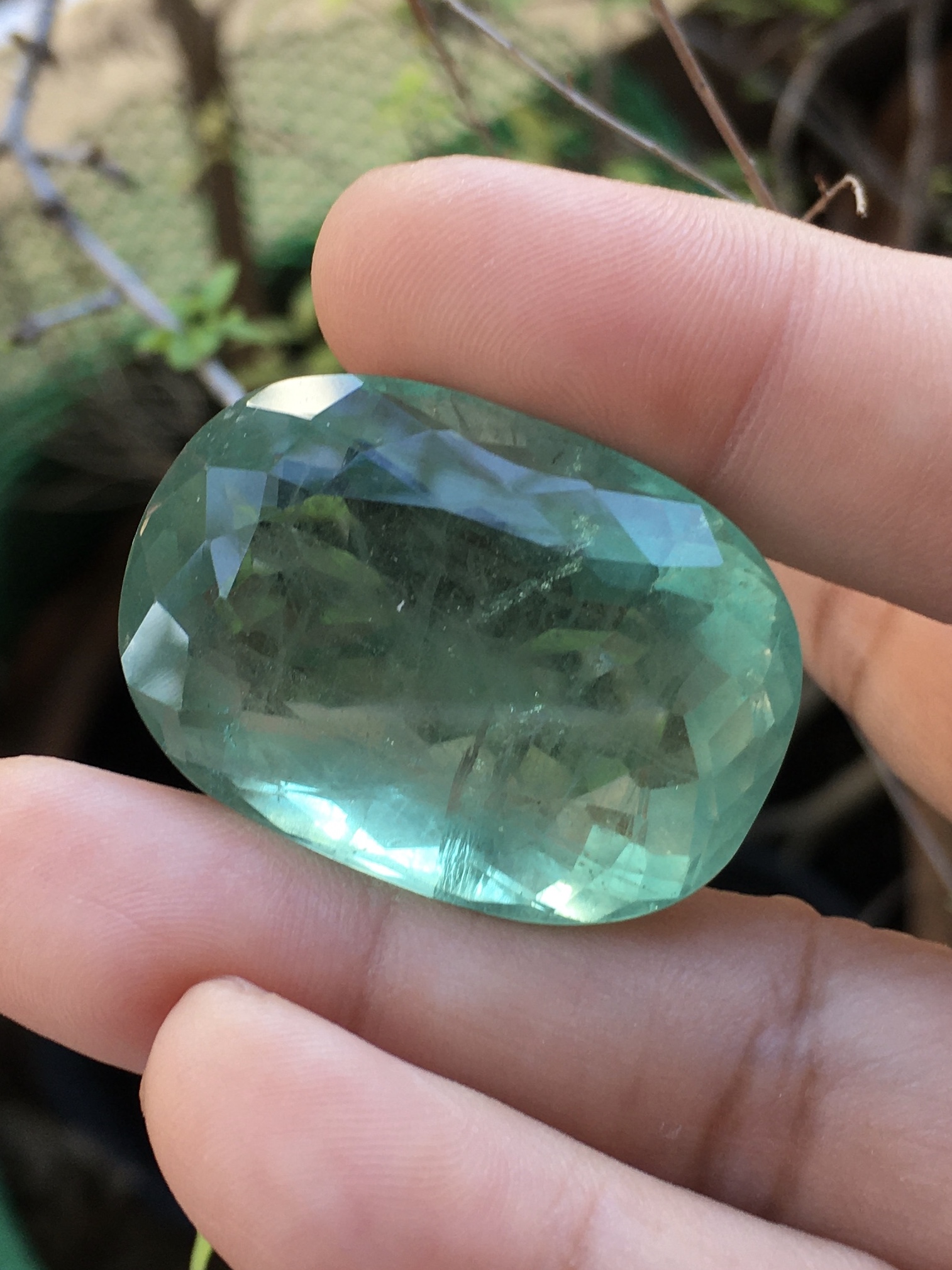 (Big size) FLUORITE ฟลูออไรท์ แท้ 99.7 กะรัต เม็ดโต สีเขียวโทนหวานๆ เนื้อใส ไฟดี มีตำหนิในเนื้อตามธรรมชาติ