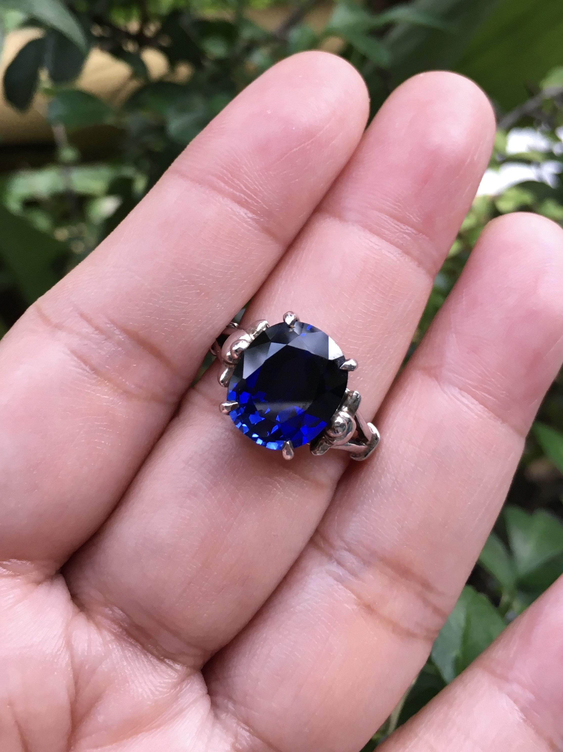 (สวยมาก) แหวนไพลิน โคลนนิ่ง สีน้ำเงินกำมะหยี่ เม็ดโต เนื้อใส น้ำสวยลึก สวยเหมือน ไม่จกตาค่ะ