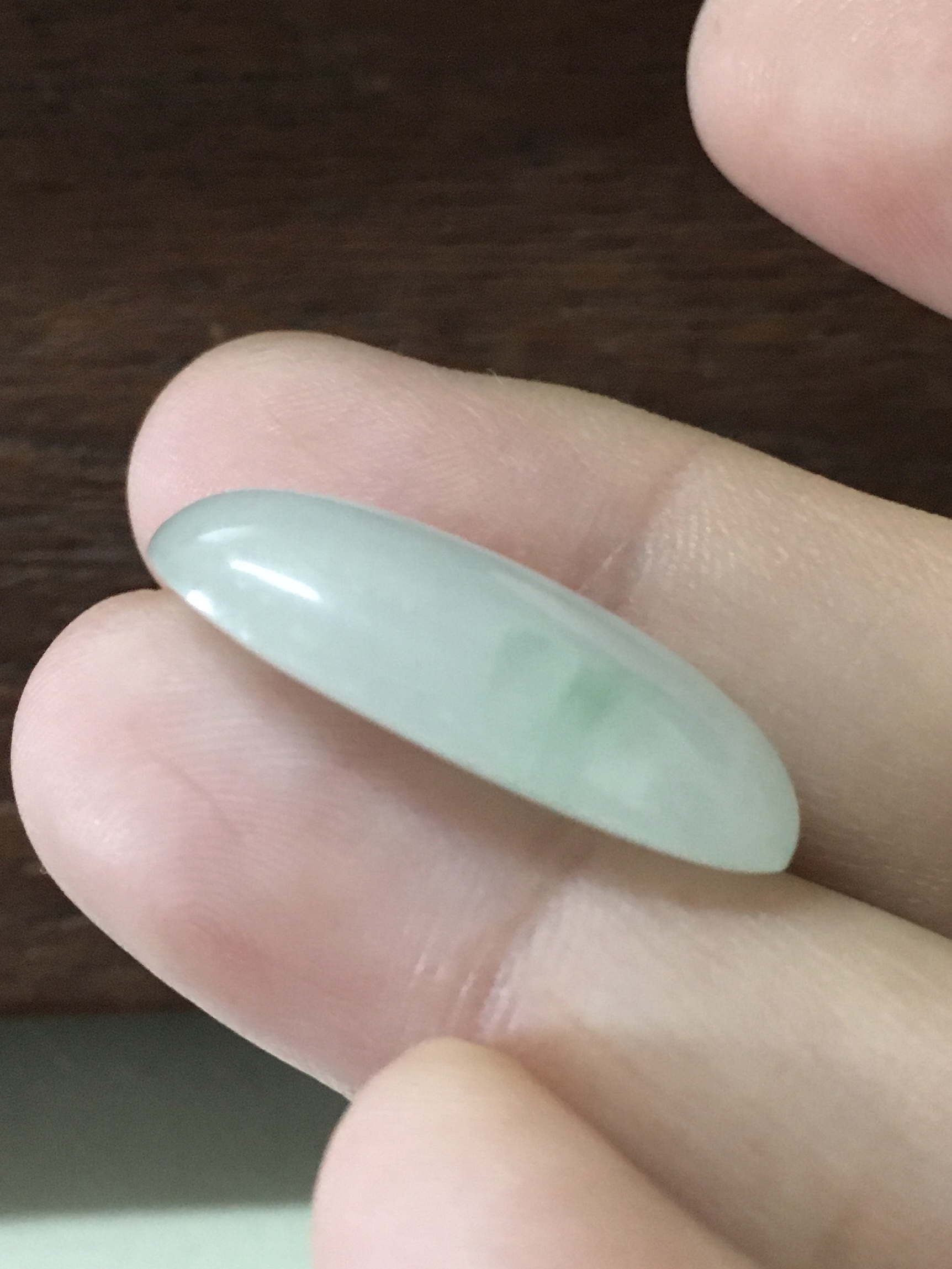 JADE หยกแท้ 18.58 กะรัต หยกแท้ สีเขียวอ่อนหวาน น่ารักสุดๆ ผิวดี เม็ดโต ทรงสวยมาก