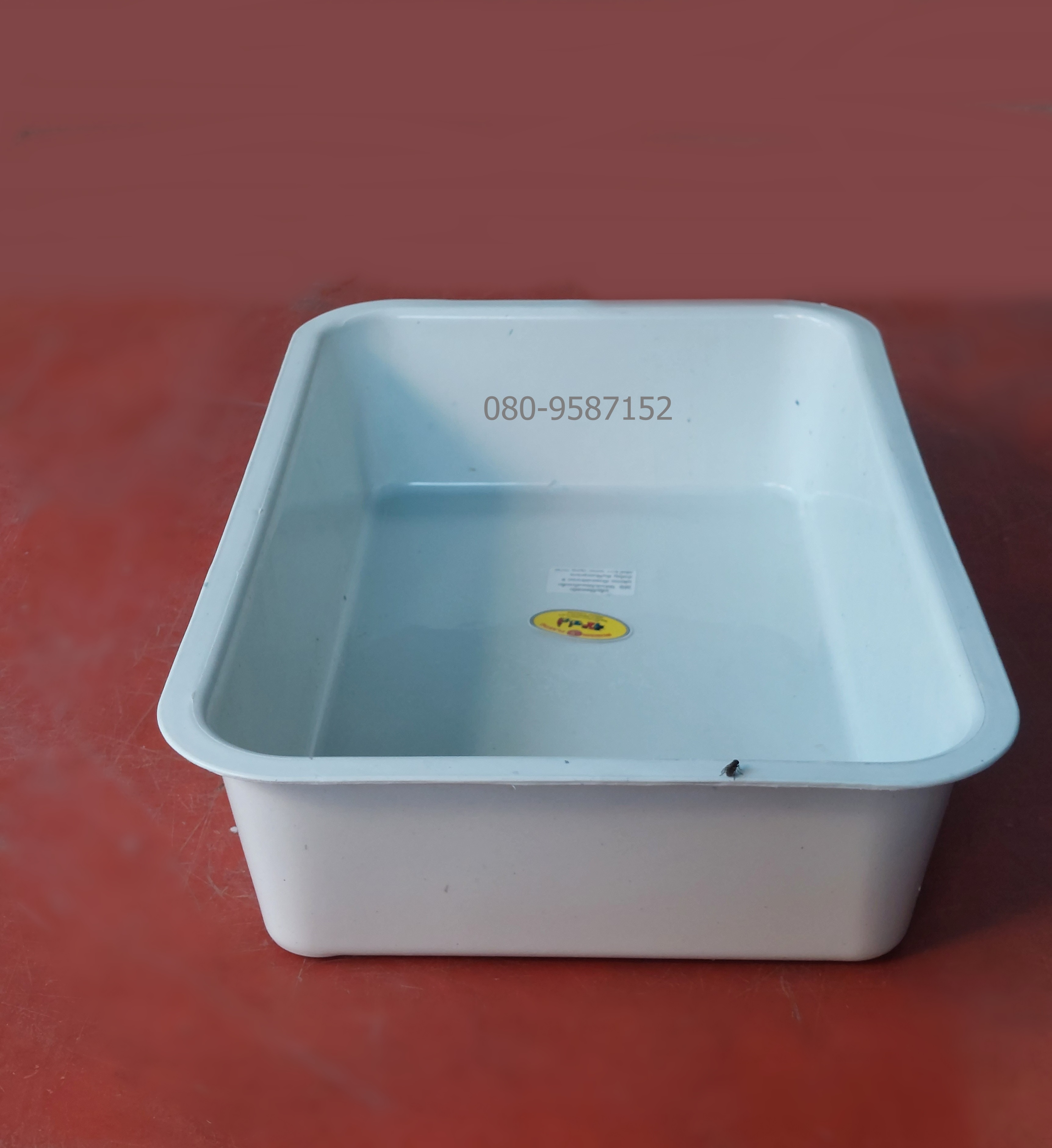 ถาดพลาสติก-เหลี่ยม-ลึก สีขาวขุ่น No.624 ขนาด 28x43x9 ซ.ม