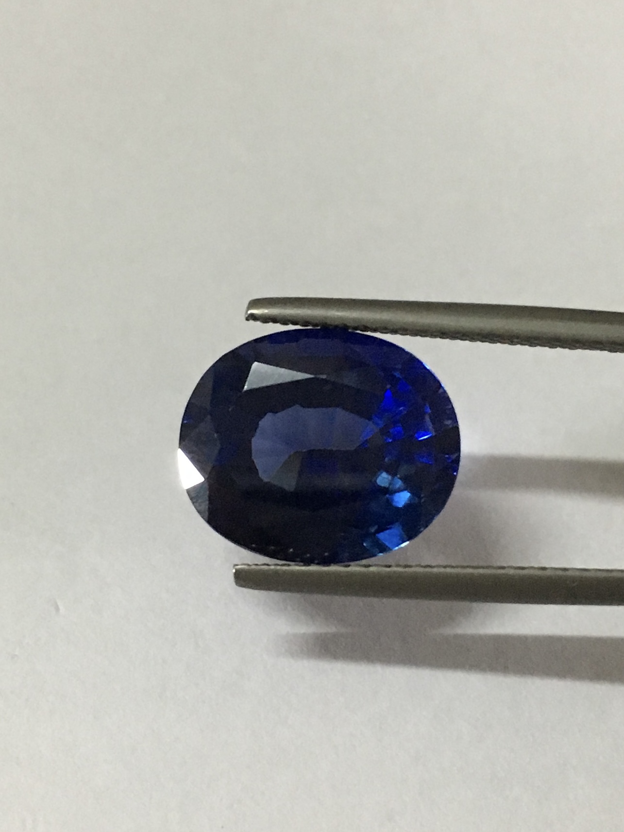 (พลอยโคลนนิ่ง สวยเหมือนยันเงา) ไพลินสังเคราะห์ 6.59 กะรัต เนื้อใส ไฟดี สีสวย เหมือนพลอยแท้ม๊ากก