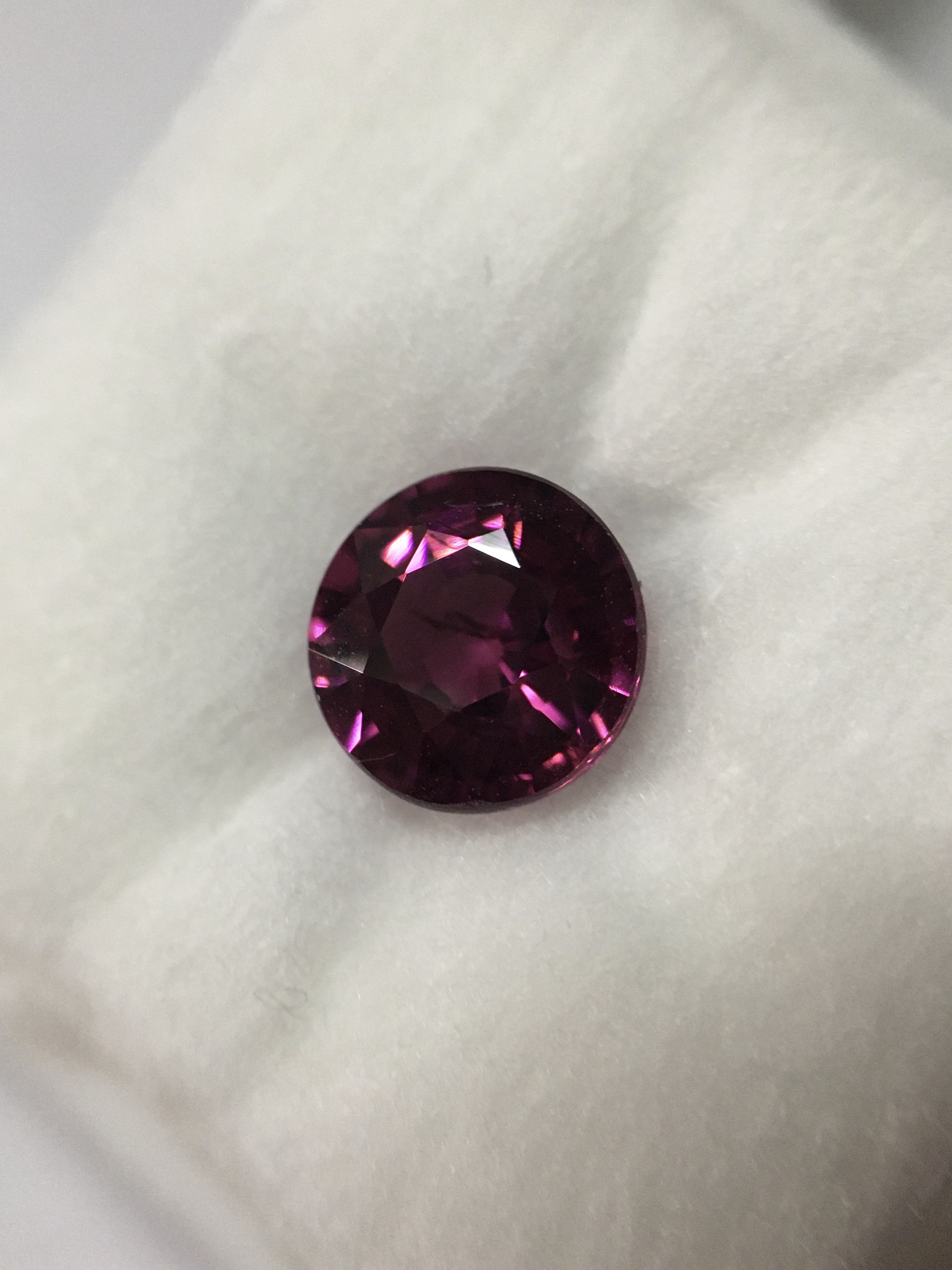 RHODOLITE โรโดไลท์ แท้ 1.61 กะรัต พลอยดิบสีม่วงจัด สวยลึก มีเสน่ห์มากๆค่ะ