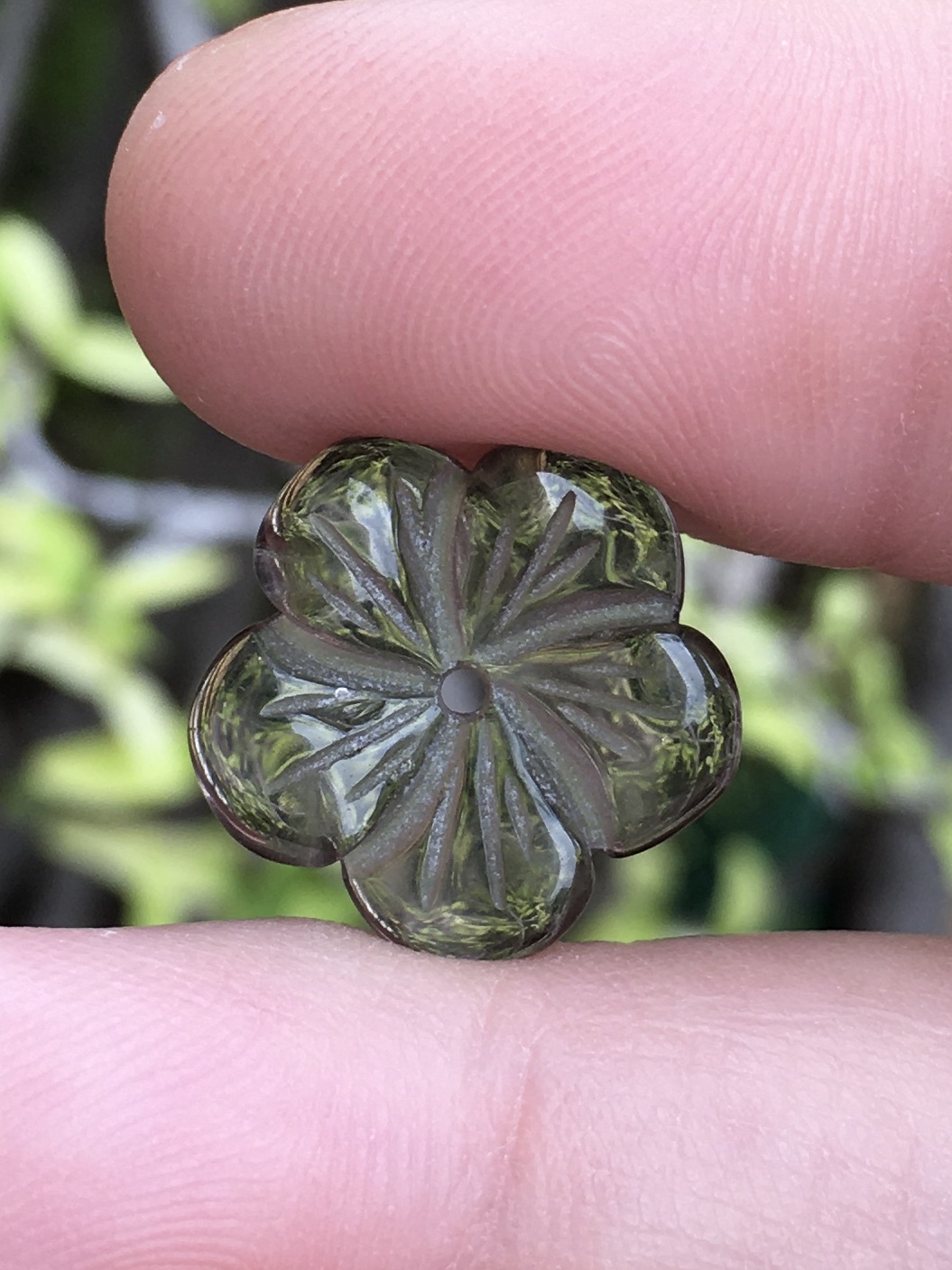 SMOKY QUARTZ สโมคกี้ควอทซ์ แกะดอกไม้ 14.5 มม. งานน่ารักม๊าก จัดคู่ทำต่างหู หรือจี้แหวนได้ค่ะ