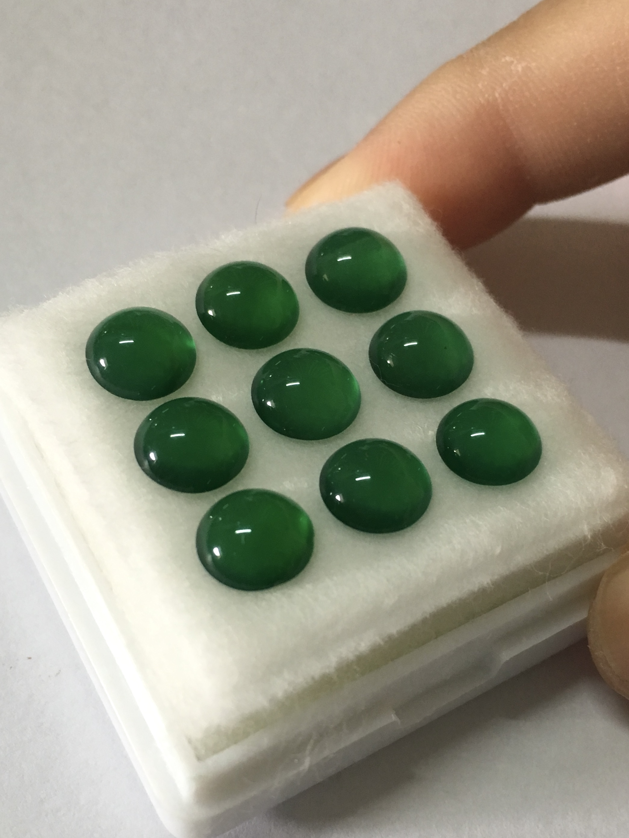GREEN AGATE โมราเขียวทรงกลม 7.5 มม. 9 เม็ด เนื้อใส สีสวยม๊าก