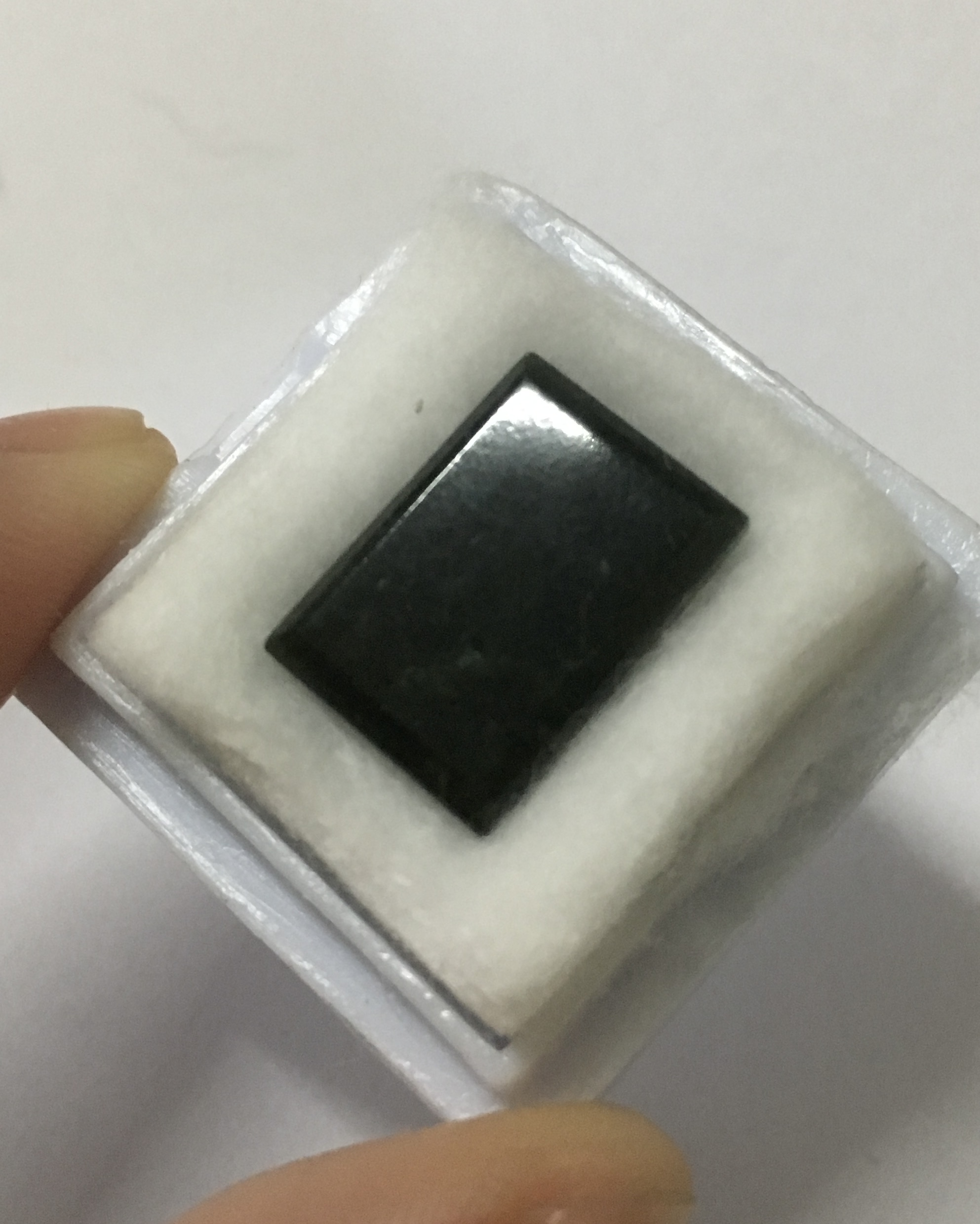 JADEITE หยกแท้ 8 cts. Type a เนื้อดี สีสวย หยกแผ่นสีเสมอ โทนเขียวเข้ม