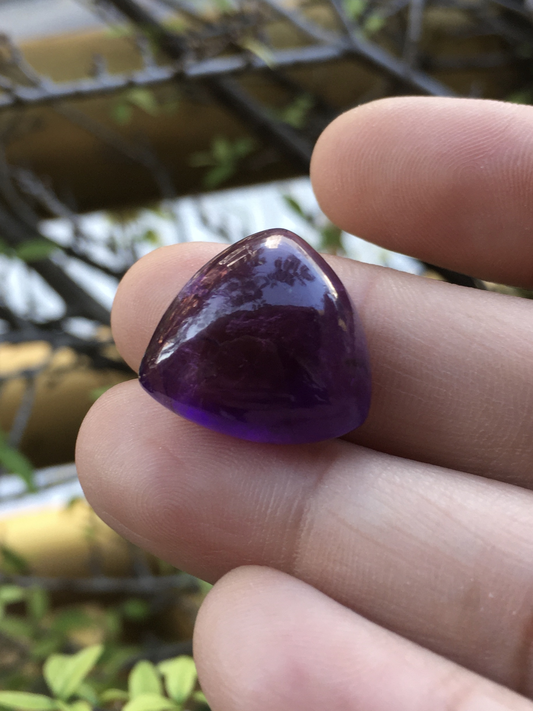 (ของขวัญปีใหม่) AMETHYST อเมทิสต์แท้ 19 กะรัต ทรงทริลเลี่ยน หลังเบี้ย สีสวยเม็ดอวบอ้วง น่ารักมากค่ะ