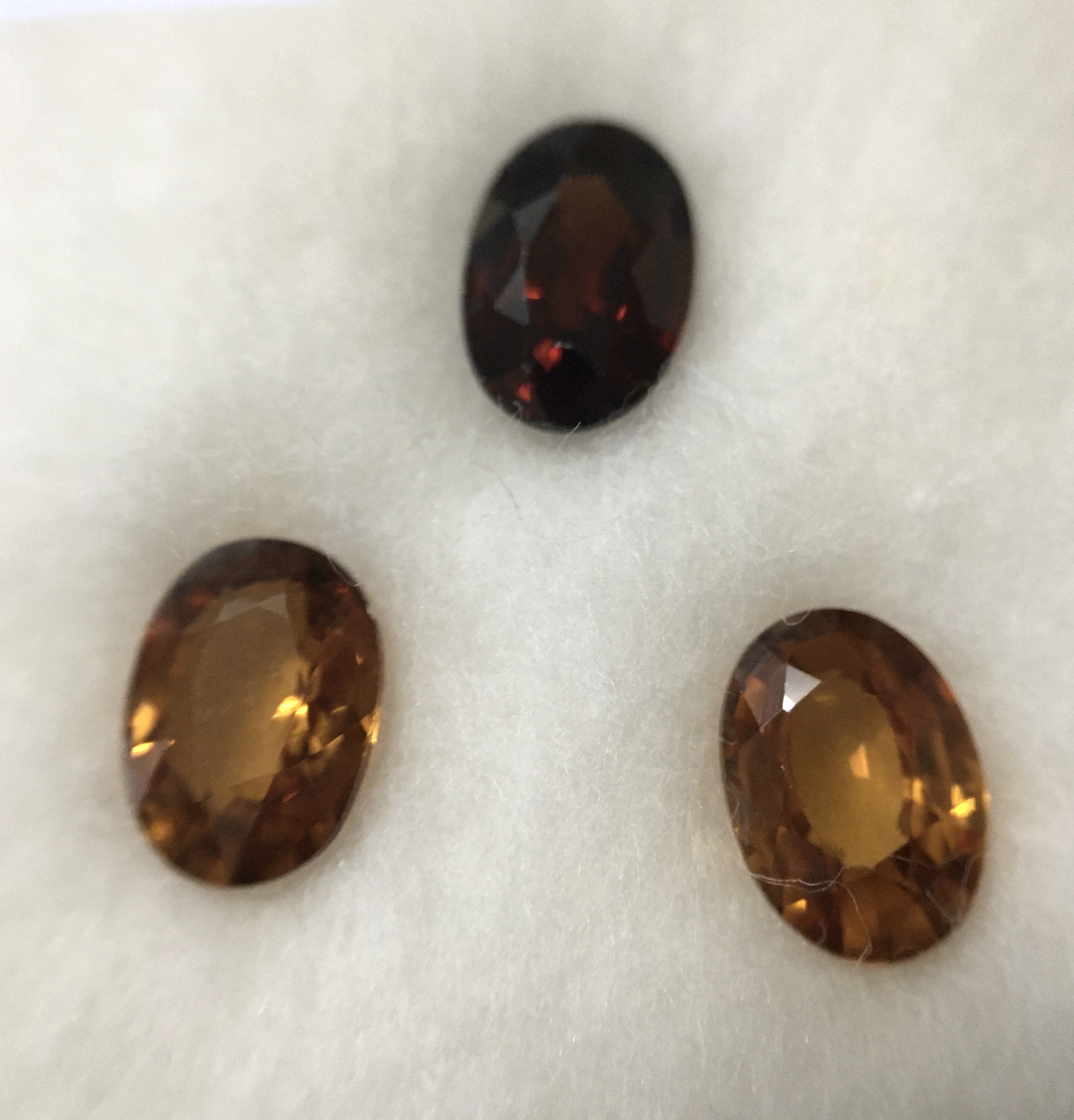 (เหมากล่อง) ZIRCON เพทาย แท้ 3 เม็ด 3.2 กะรัต คละสี เนื้อสะอาด ไฟดี สีสวย น่าสะสม