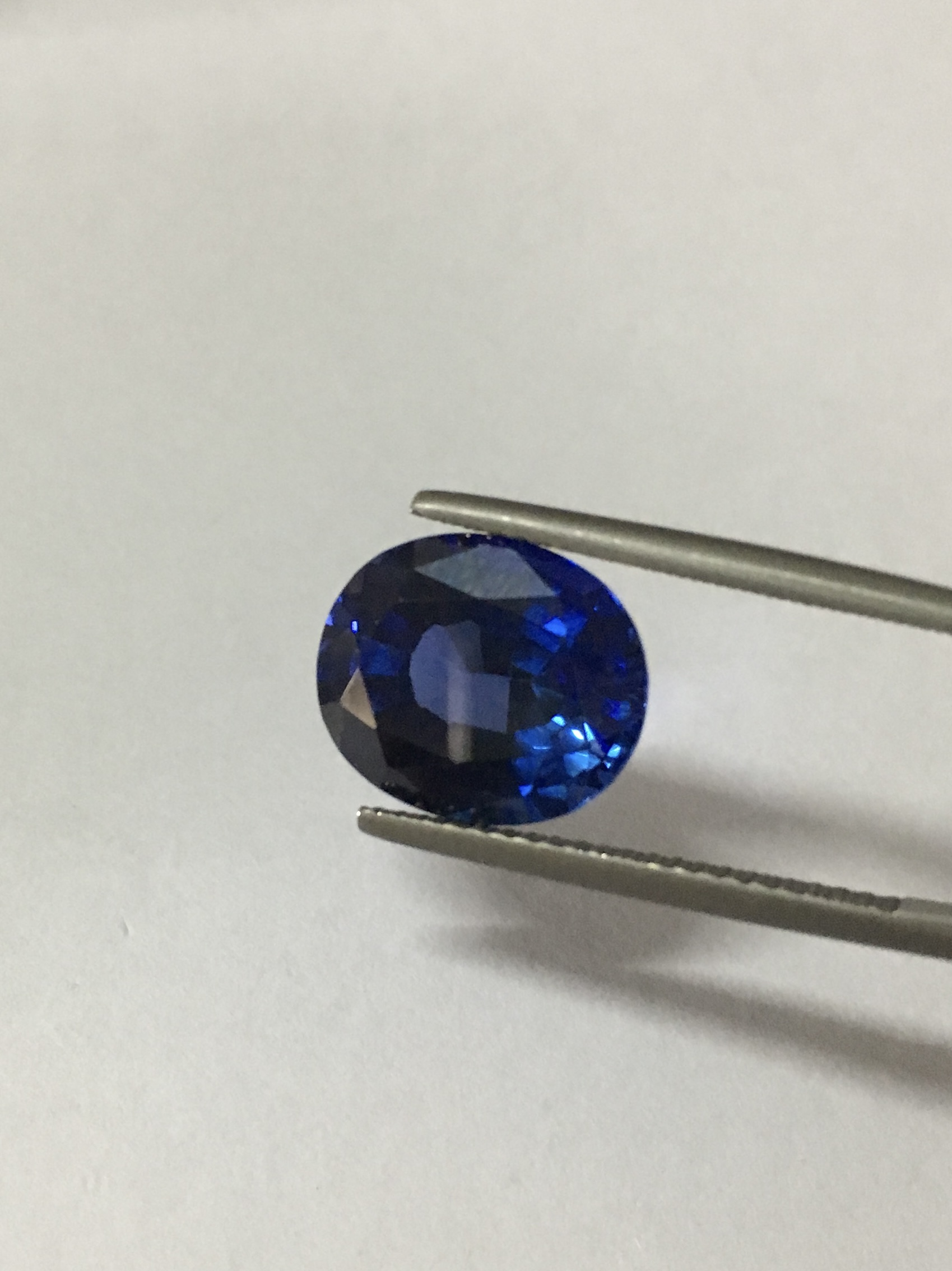 (พลอยโคลนนิ่ง สวยเหมือนยันเงา) ไพลินสังเคราะห์ 6.59 กะรัต เนื้อใส ไฟดี สีสวย เหมือนพลอยแท้ม๊ากก