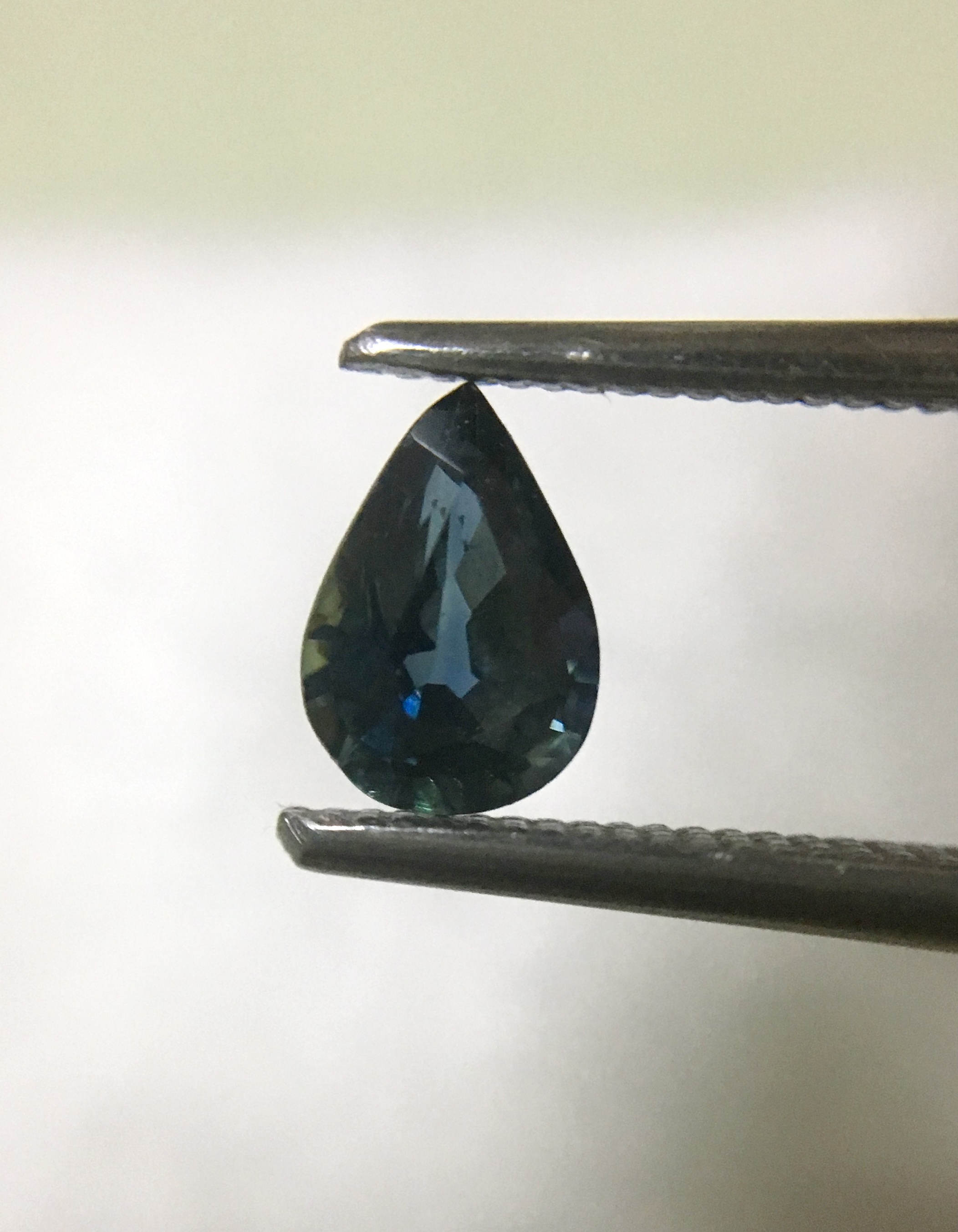 (มาใหม่ค่ะ)ไพลินแท้ 0.48กะรัต สีน้ำเงินติดเขียวสวย เม็ดจิ๋วๆ สีสวยไฟดี ไม่พอใจยินดีคืนเงิน