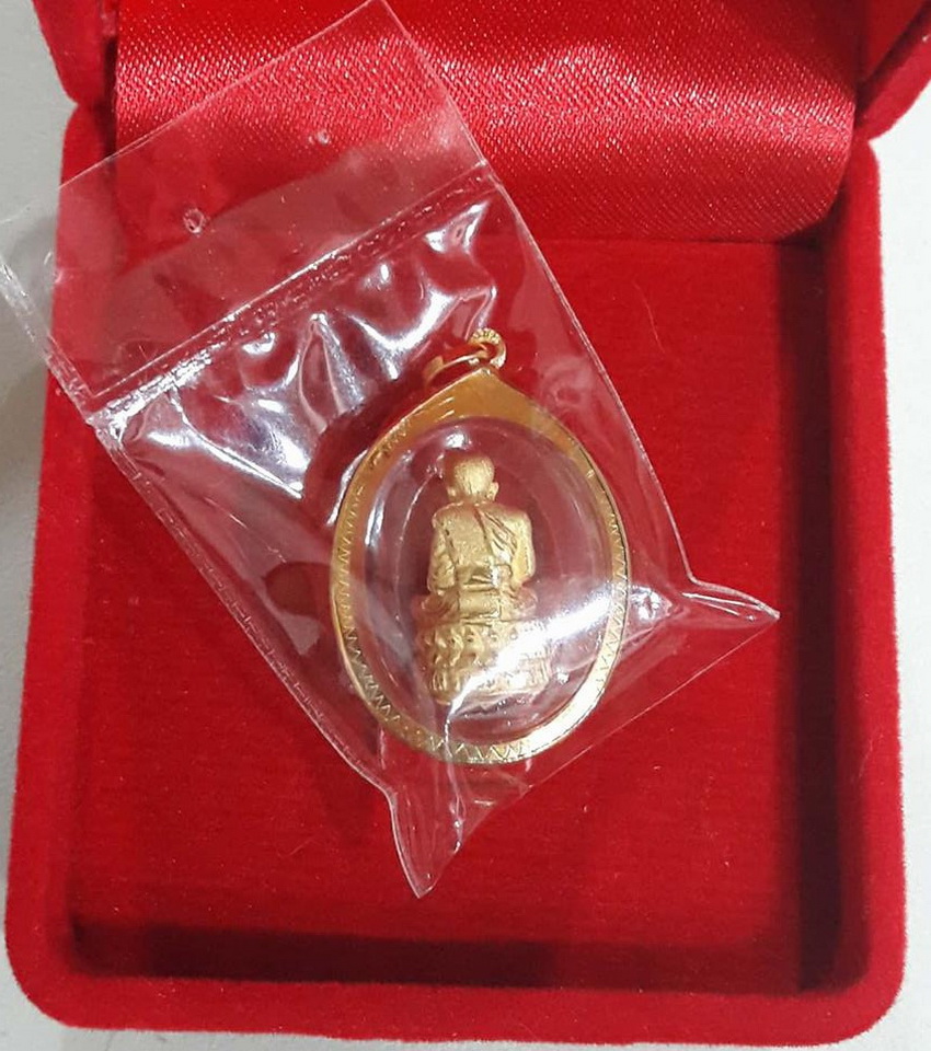 (ลดแรง พระเลี่ยมทองแท้)หลวงปุ่ทวดลอยองค์ เลี่ยมทองแท้ ใส่สวย เสริมราศี
