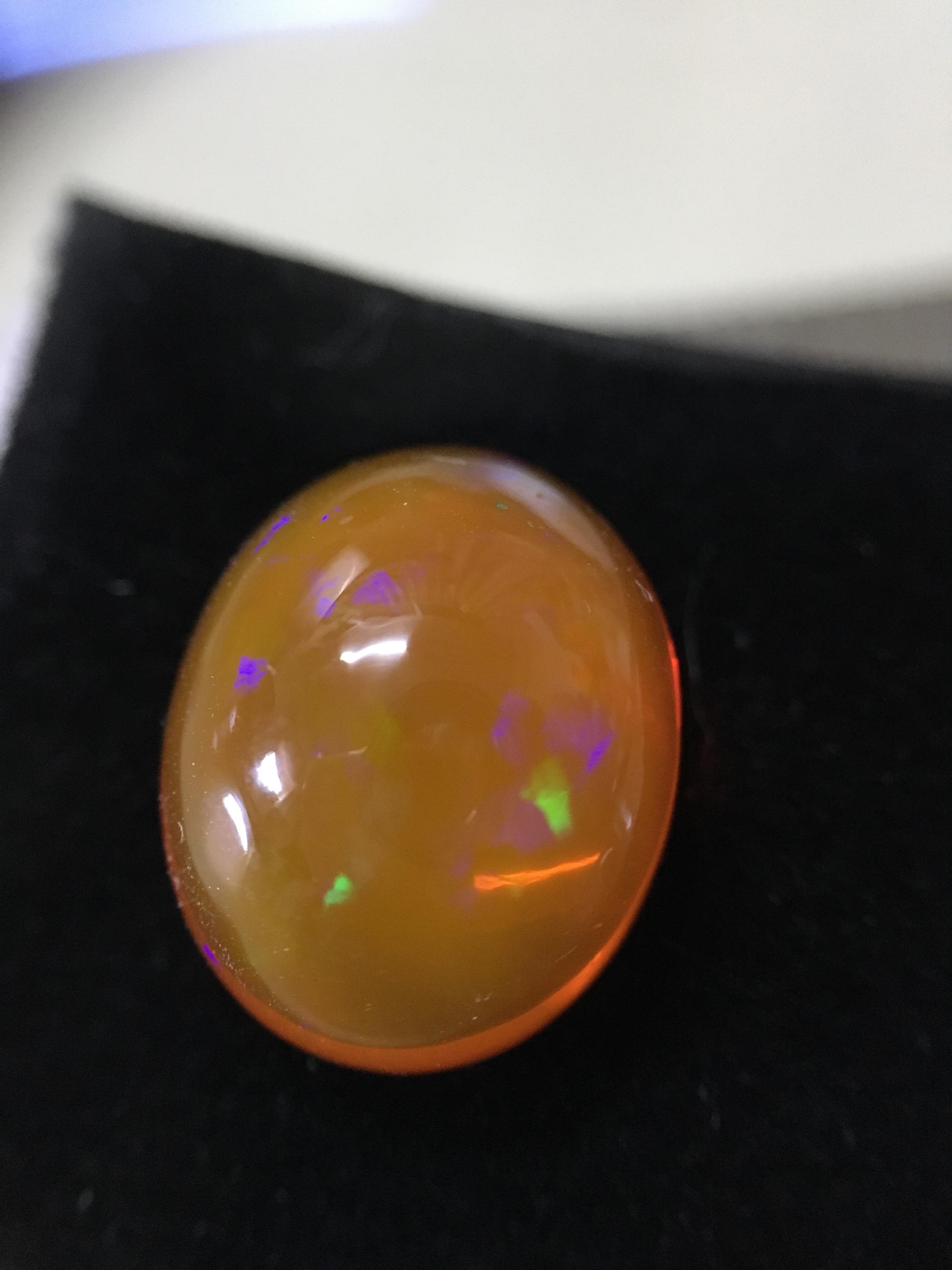 FIRE OPAL โอปอลไฟ แท้ 6.8 กะรัต ทรงไข่อ้วนๆ รุ้งหลากสี สวยธรรมชาติสร้าง