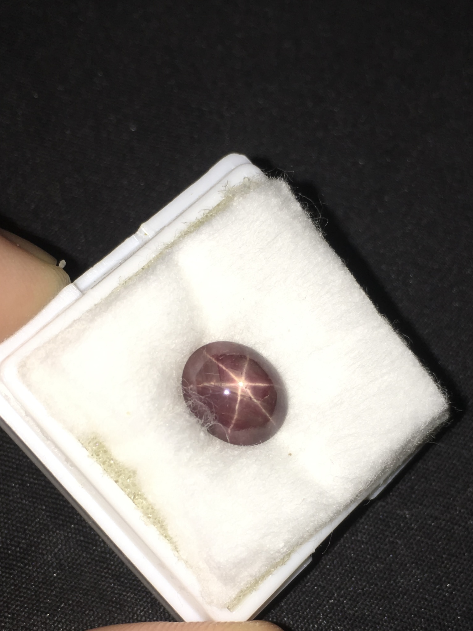 STAR RUBY ทับทิมสตาร์แท้ 3.2 กะรัต สีแดงโทนเข้ม หน้าสว่าง ขาชัดคมสวยจัด