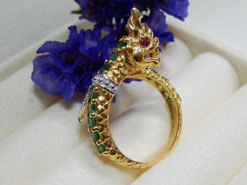 ((ขายแล้ว))PP5304 แหวนพญานาค ประดับมรกตแท้สีเขียวสด ใส่สวยเสริมราศี