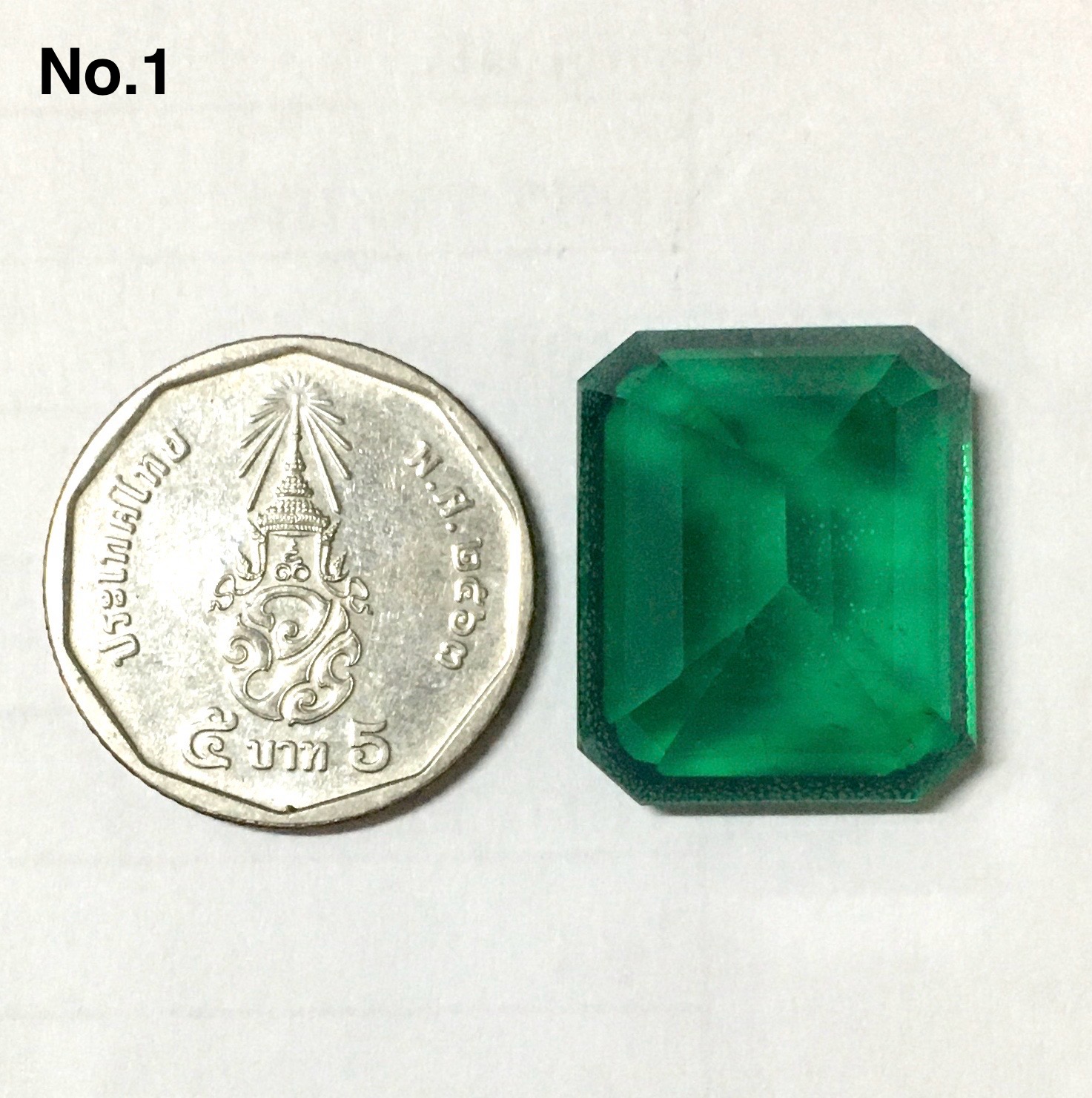 (เริ่มต้น1390 ) มรกต โคลนนิ่ง 2.9 กะรัต เจียรเหลี่ยมมรกต สวยเหมือนของแท้ แม้กระทั่งตำหนิจ้า