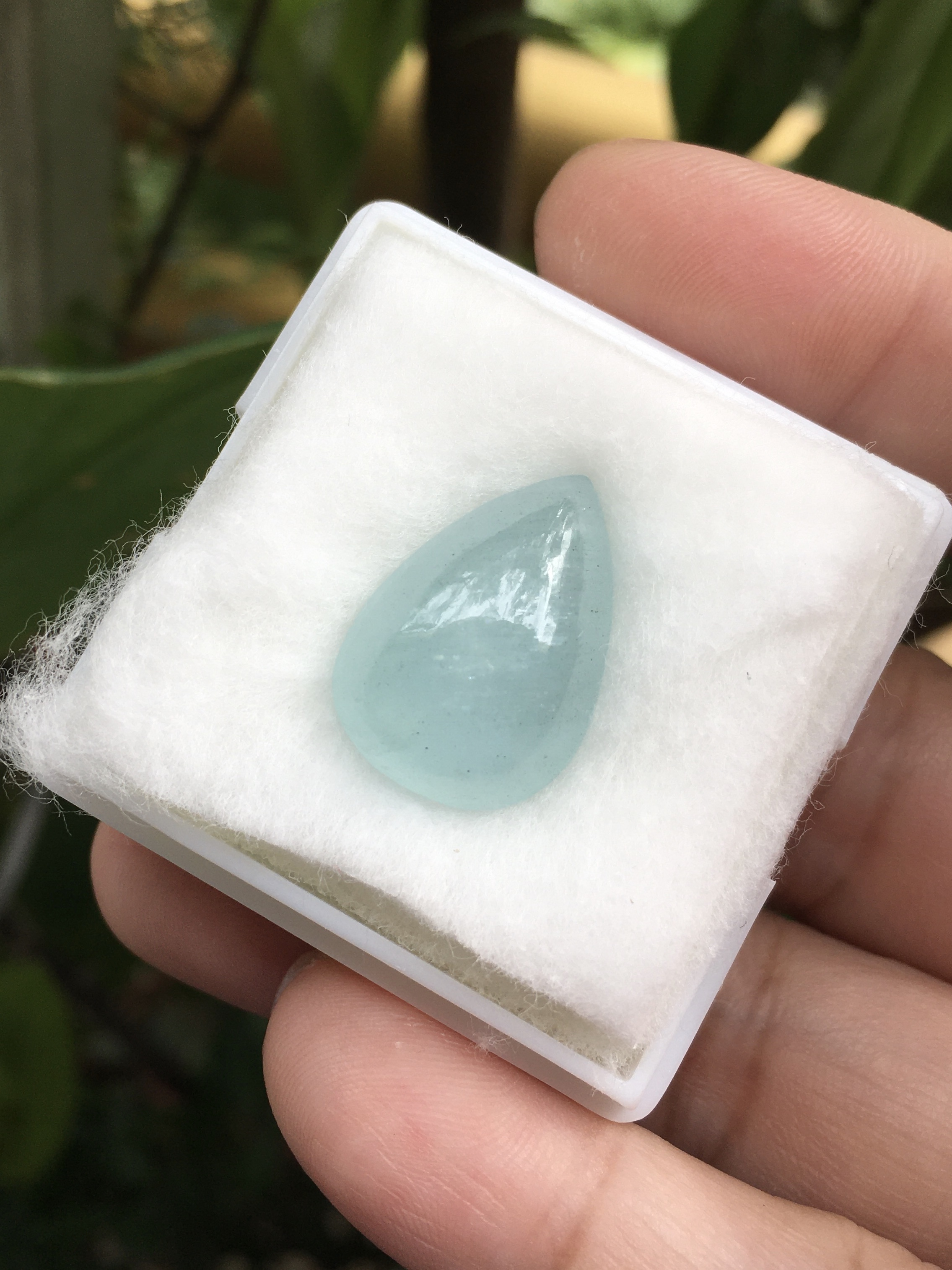 AQUAMARINE อความารีนแท้ 13.5 กะรัต ทรงหยดน้ำ หลังเบี้ย เนื้อสวยเนียน สีหวานเจี๊ยบ ไซส์ใหญ่อ้วงๆเลยค่ะ