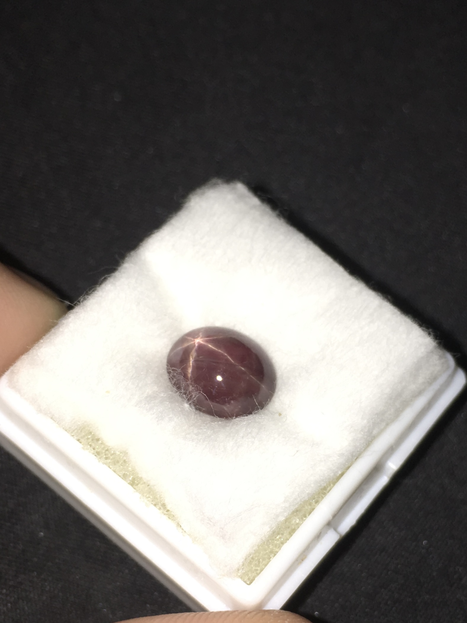 STAR RUBY ทับทิมสตาร์แท้ 3.2 กะรัต สีแดงโทนเข้ม หน้าสว่าง ขาชัดคมสวยจัด