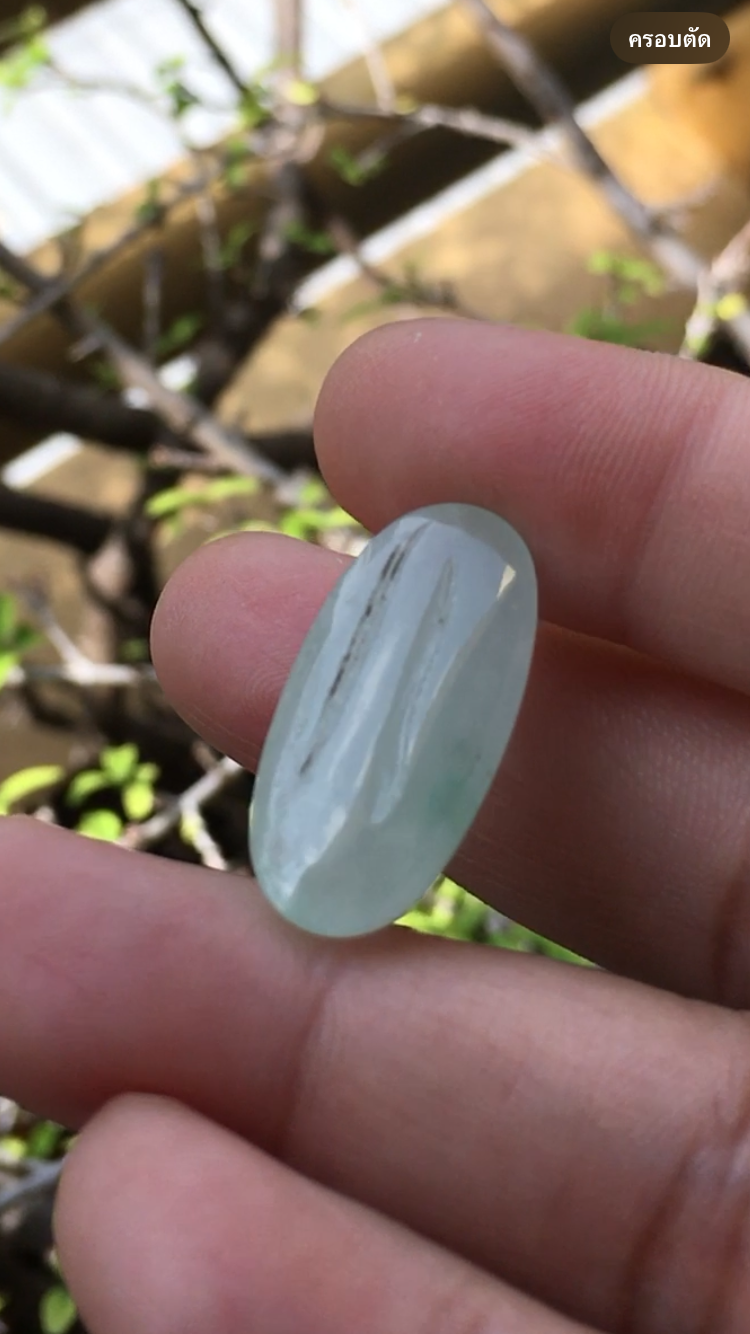 JADE หยกแท้ 18.58 กะรัต หยกแท้ สีเขียวอ่อนหวาน น่ารักสุดๆ ผิวดี เม็ดโต ทรงสวยมาก