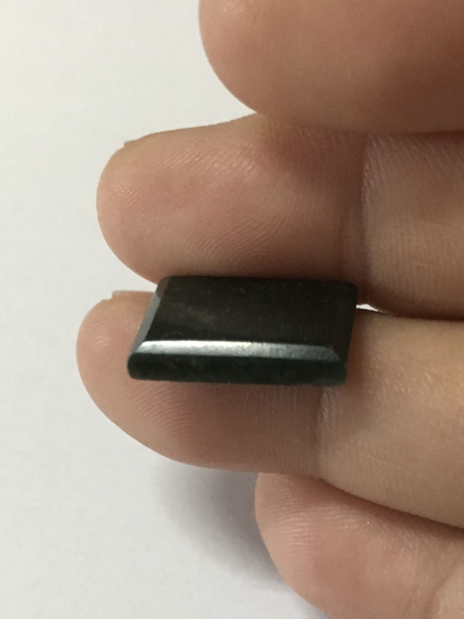 JADEITE หยกแท้ 8 cts. Type a เนื้อดี สีสวย หยกแผ่นสีเสมอ โทนเขียวเข้ม