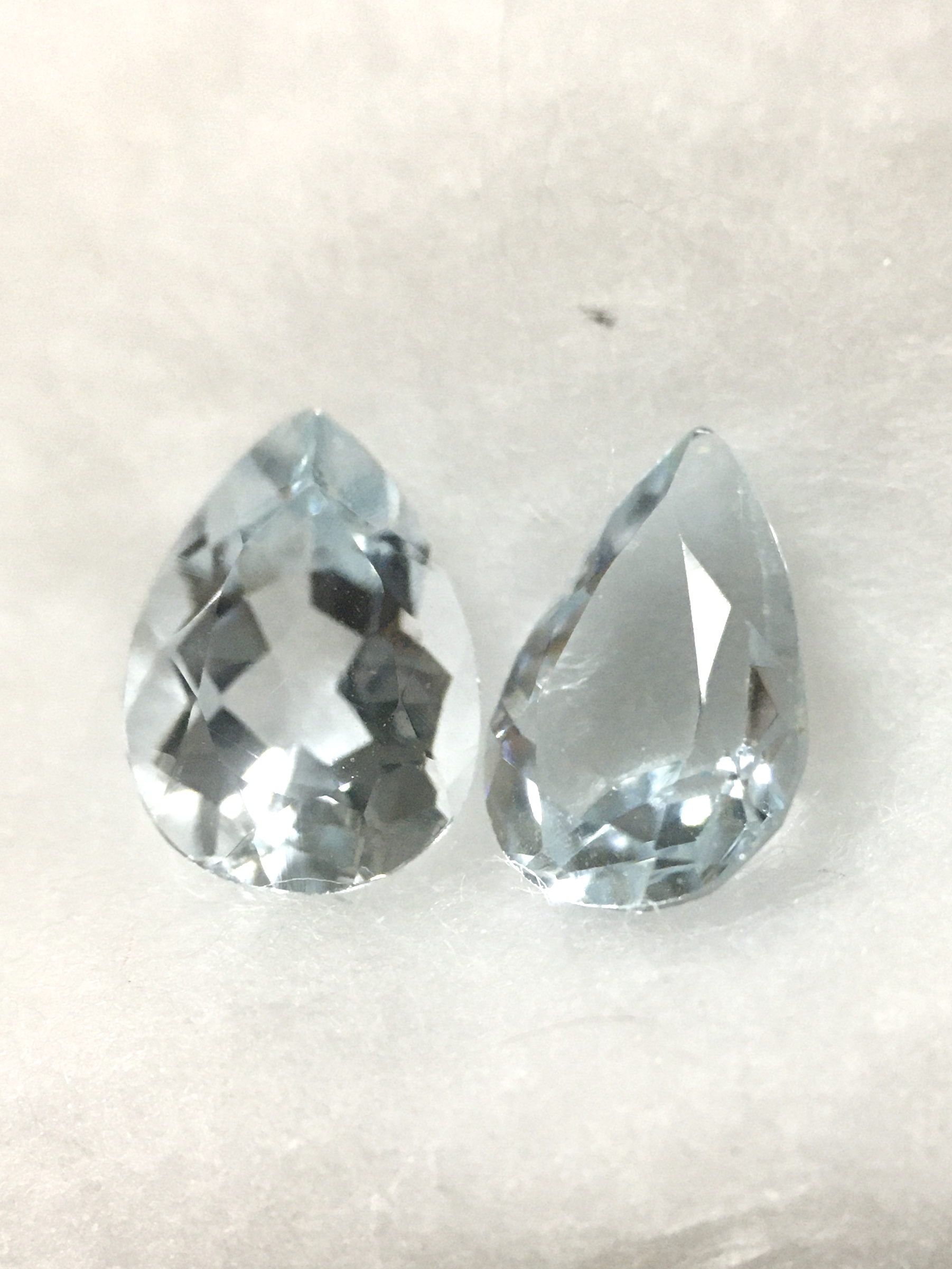 AQUAMARINE อความารีนแท้ 2 เม็ด 1.18 กะรัต ทรงหยดน้ำ เนื้อใส ไฟดี สีฟ้าอ่อนใส หวานม๊าก