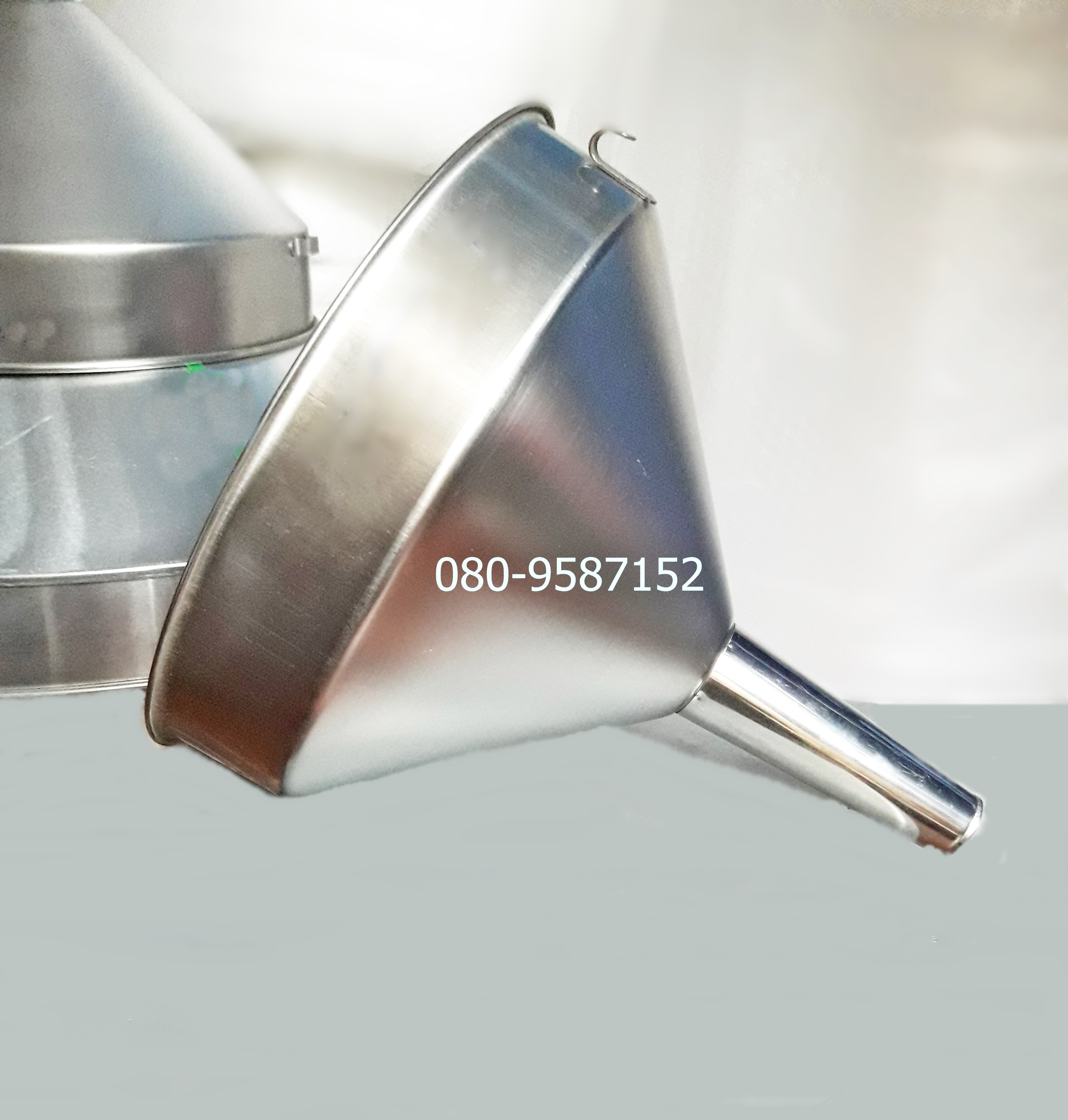 กรวยสแตนเลส ขนาด 10 นิ้ว