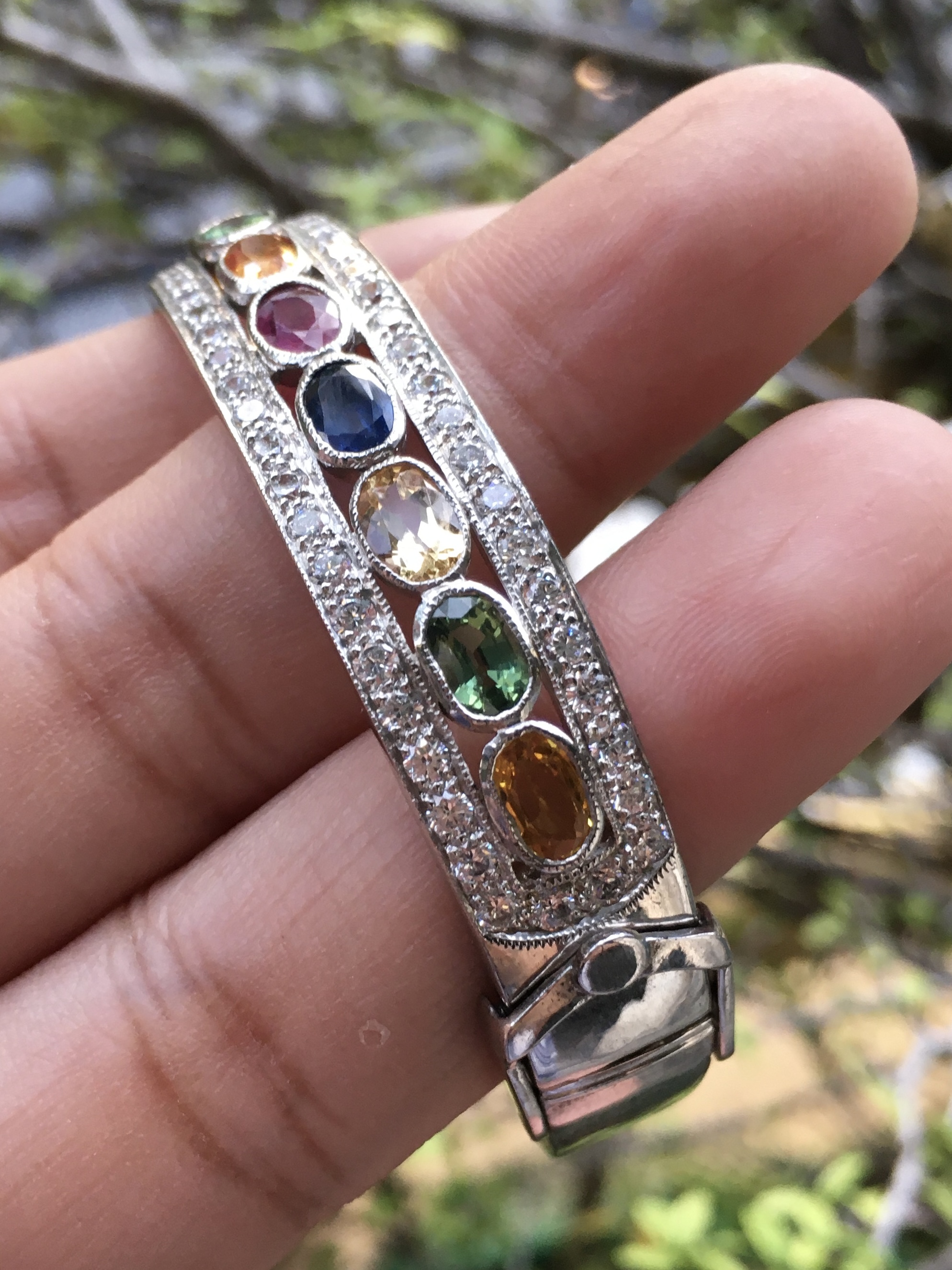 (มาใหม่) กำไลพลอยแท้ 9 เม็ด ทับทิม ไพลิน บุษราคัม เขียวส่อง รวม 7 กะรัต งานสวย สำหรับสาวไซส์เล็กค่ะ