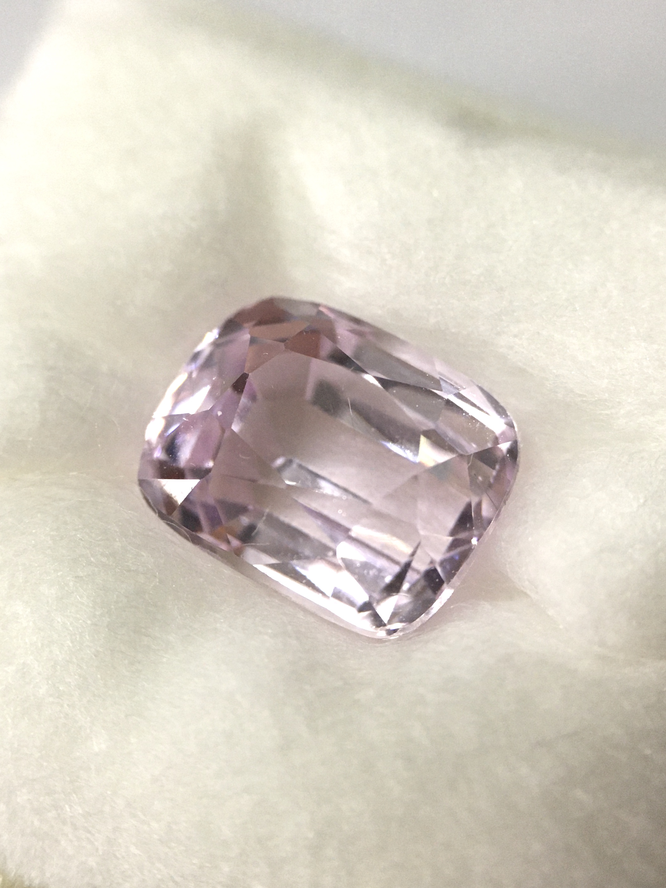 KUNZITE คุนไซต์ แท้ 3.75 กะรัต สีชมพูอ่อยสวยสดใส เนื้อสะอาด ไฟดี พลอยแท้ พลอยสวยน่าสะสม