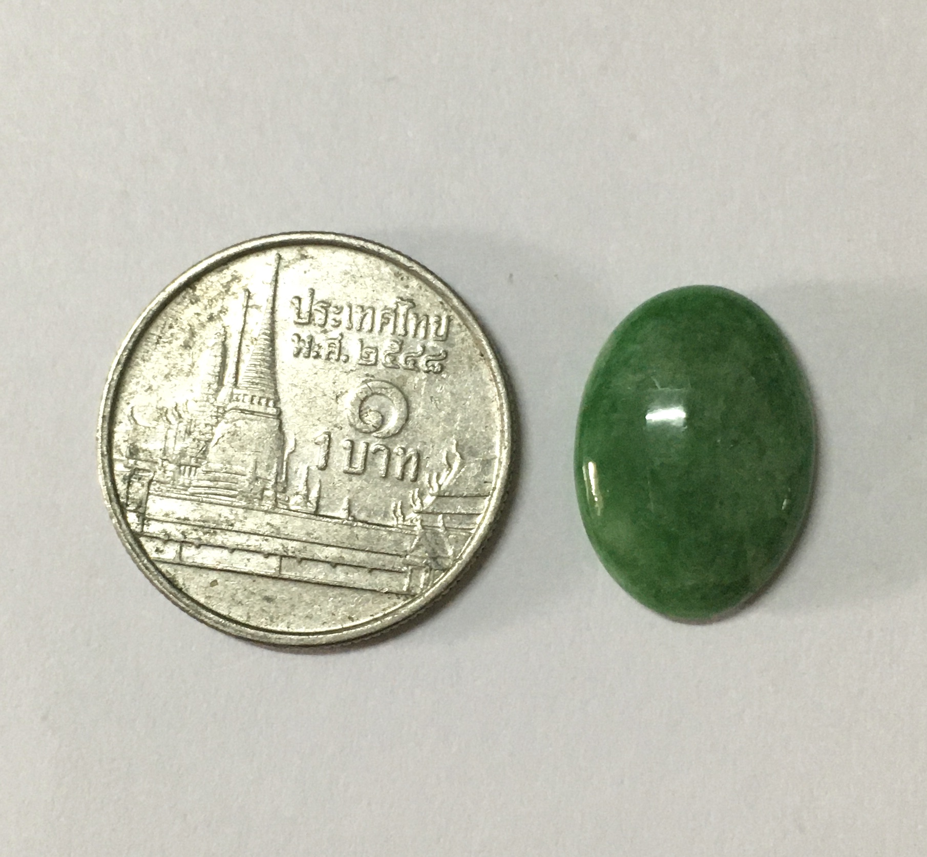 JADE หยกแท้ 6.25 กะรัต หยกพม่า สีเขียวแอปเปิ้ล ทรงสวย ผิวฉ่ำ ปัดเงาสวย