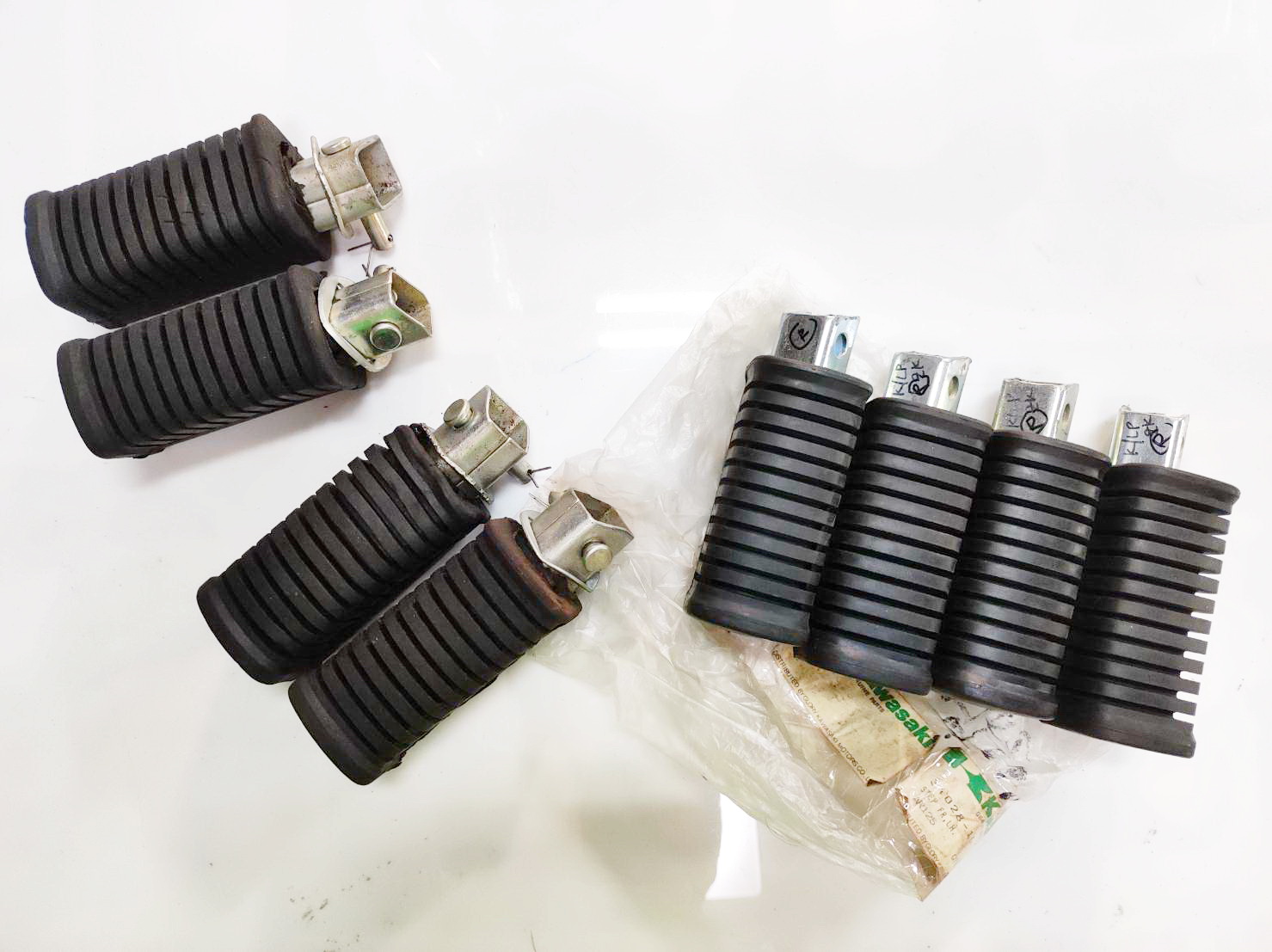 ยางพักเท้าหน้า คาวาซากิ AR125