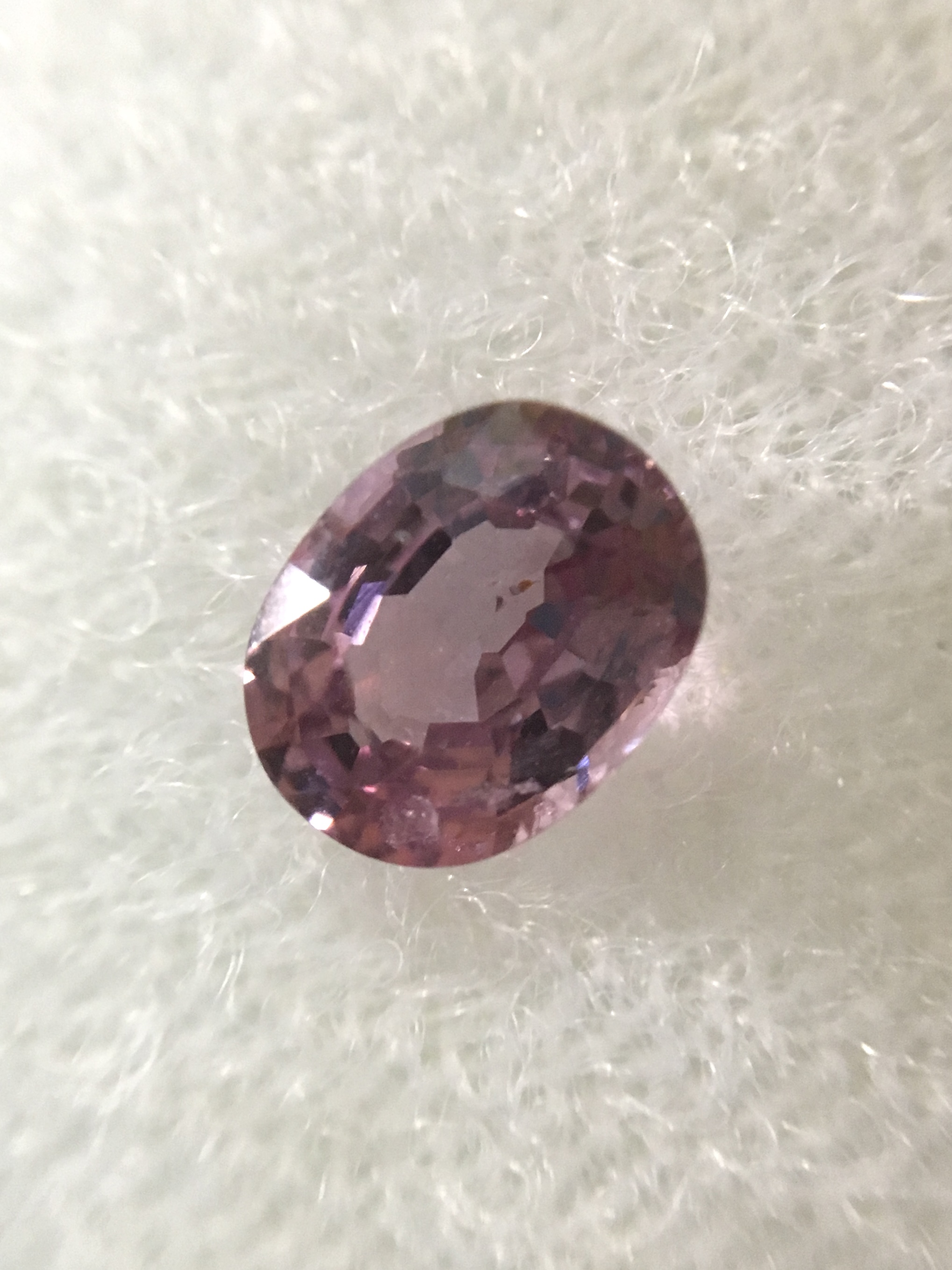 SPINEL สปิเนลแท้ 0.80 กะรัต สีชมพูอมม่วง เป็นพลอยดิบ เนื้อสะอาดไฟดีสีสวยมากค่ะ