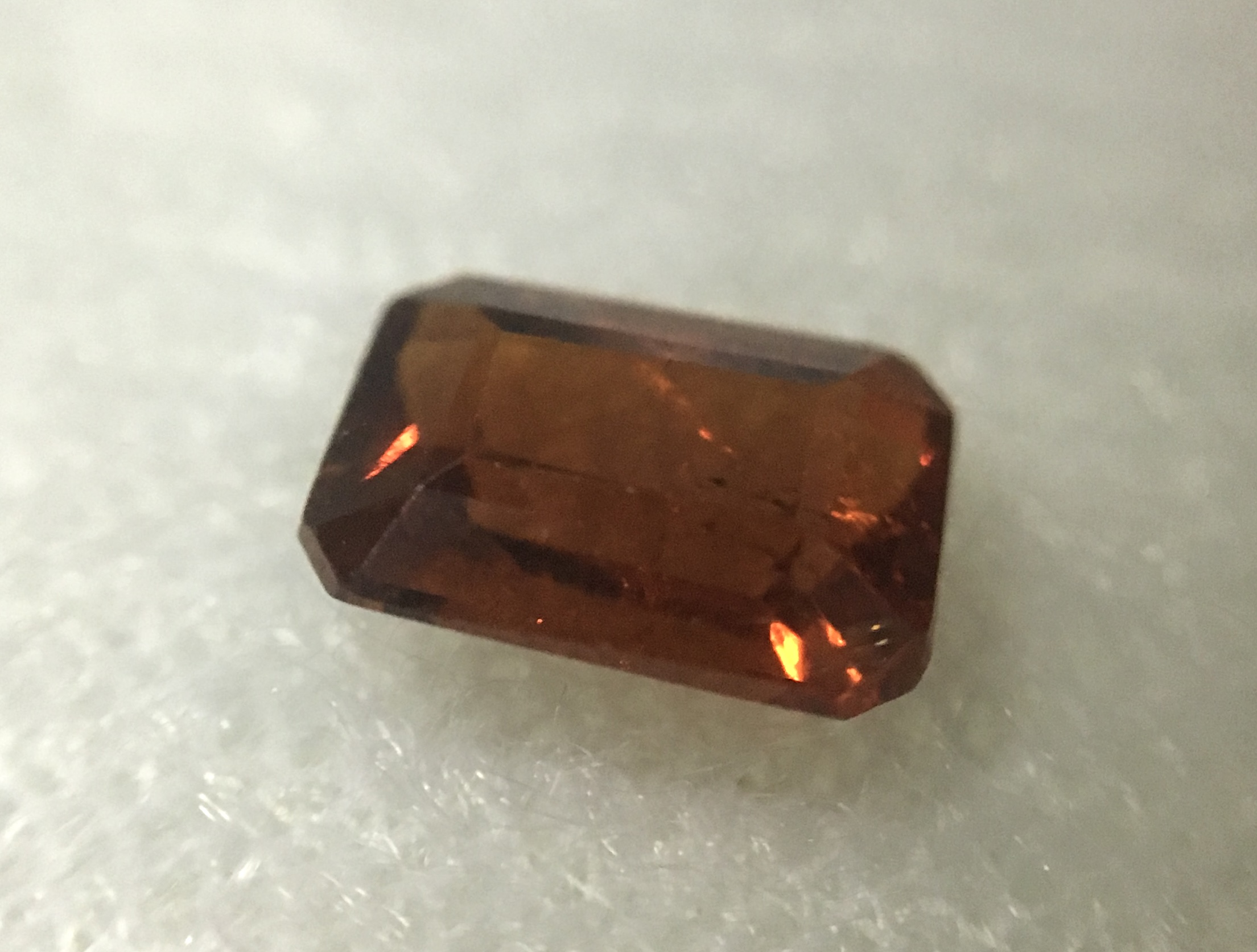 SPESSATITE สเปซซาไทต์ แท้ 0.9 กะรัต เจียรเหลี่ยมมรกต สีส้ม ไฟดี สวยคลาสสิคพลอยดิบธรรมชาติ น่าสะสม